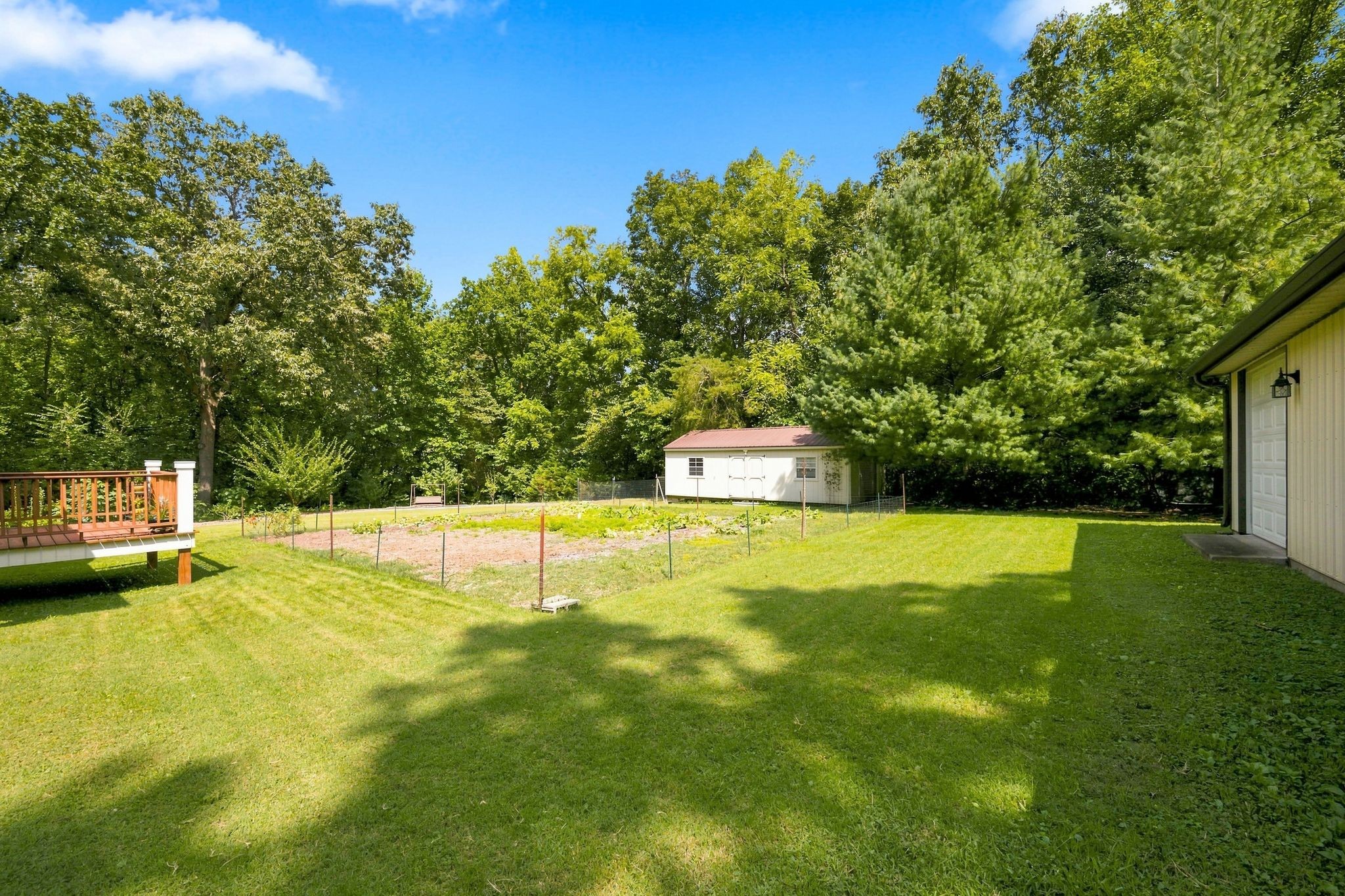 526 Aubrey Ln, Burns, TN 37029