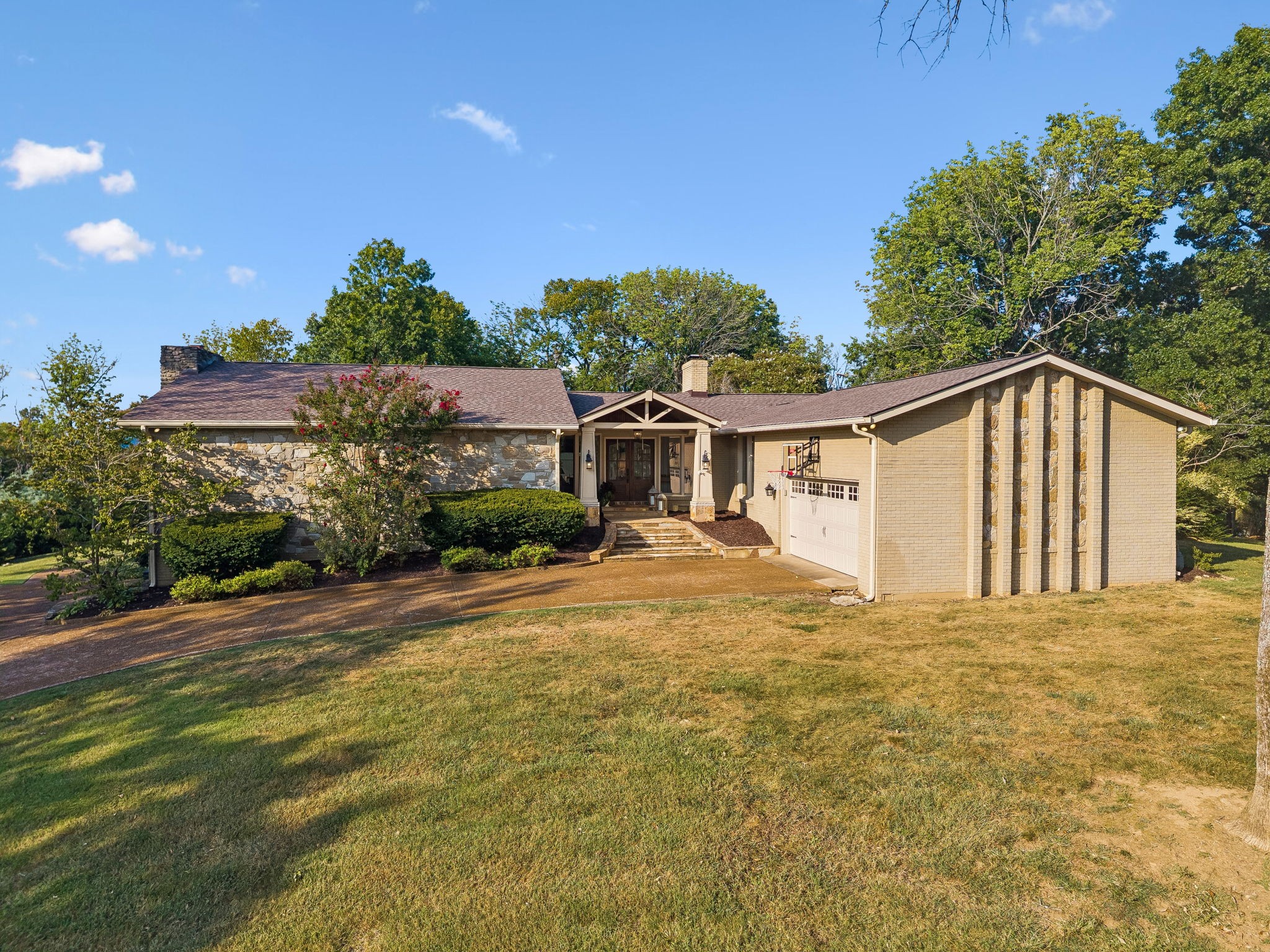 8112 Vaden Dr, Brentwood, TN 37027