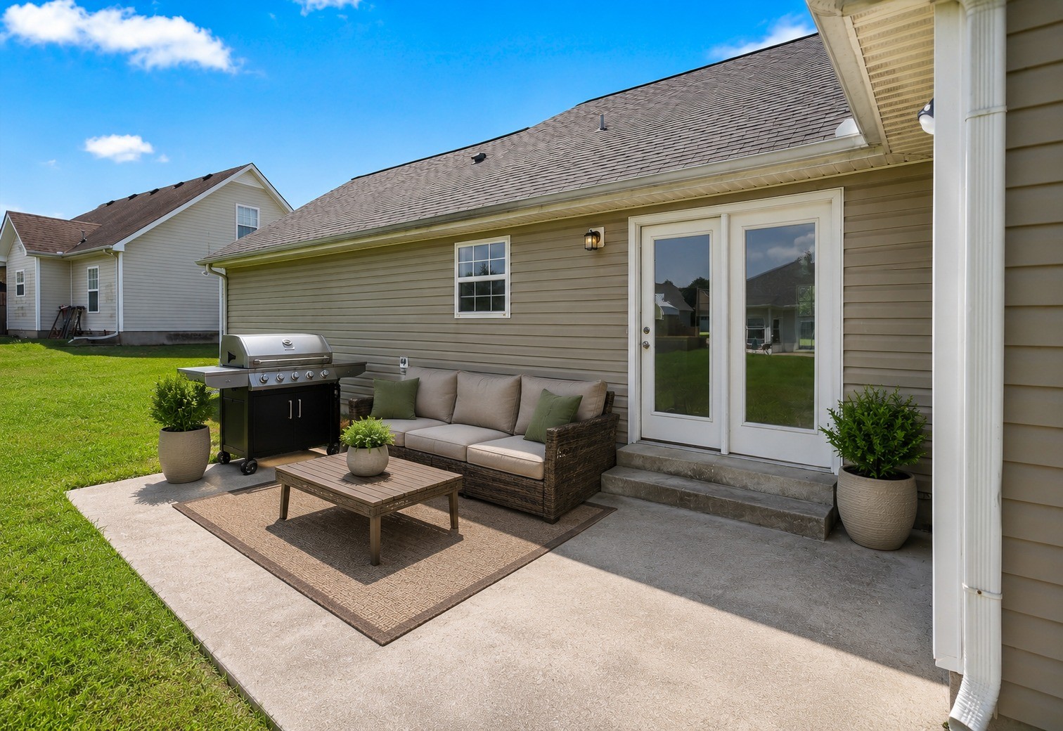 2223 Rosecran Cir, La Vergne, TN 37086