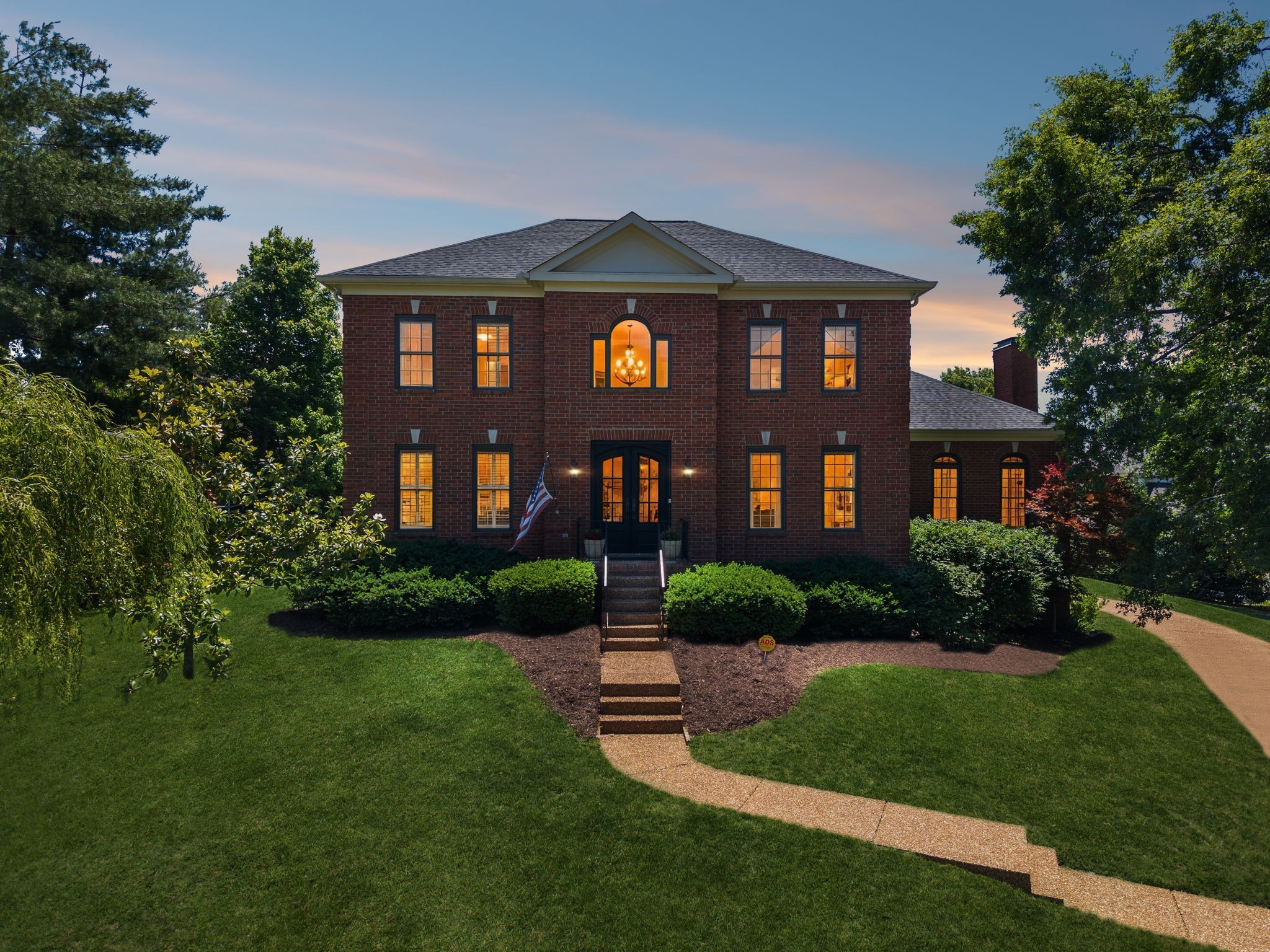 911 Riverbend Rd, Nashville, TN 37221