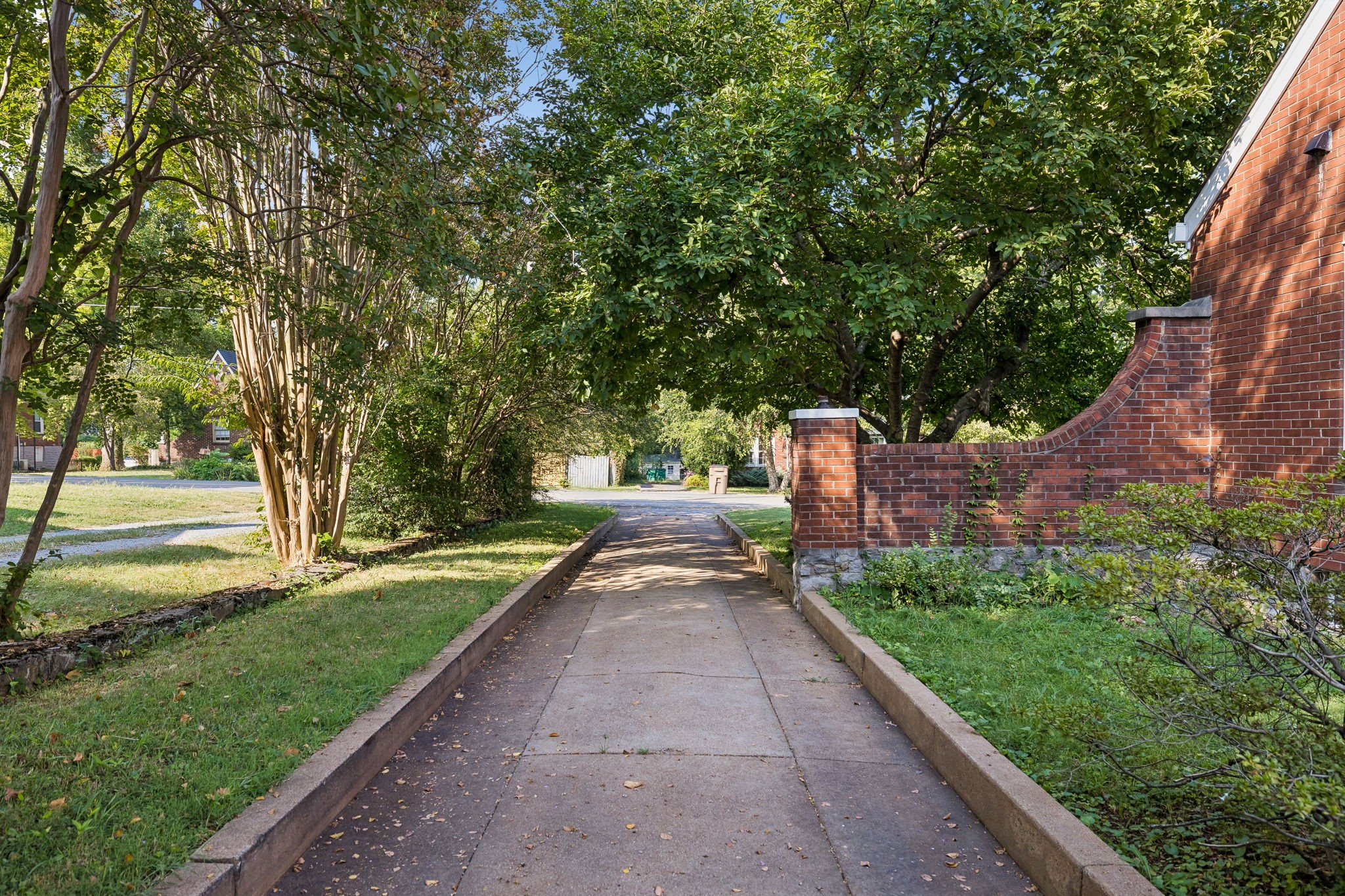 1310 Riverwood Dr, Nashville, TN 37216