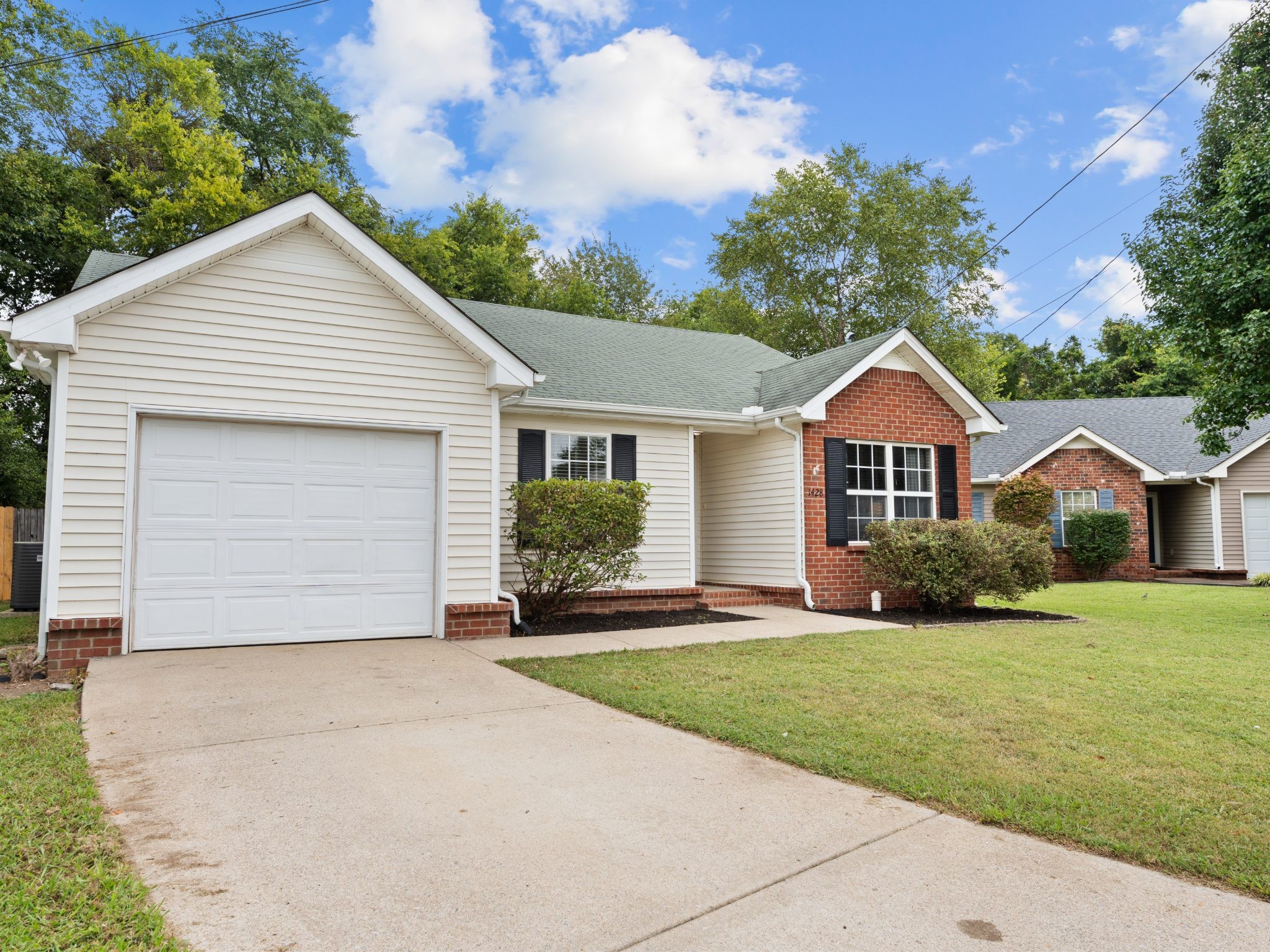 1428 Eastwoods Dr, Murfreesboro, TN 37130