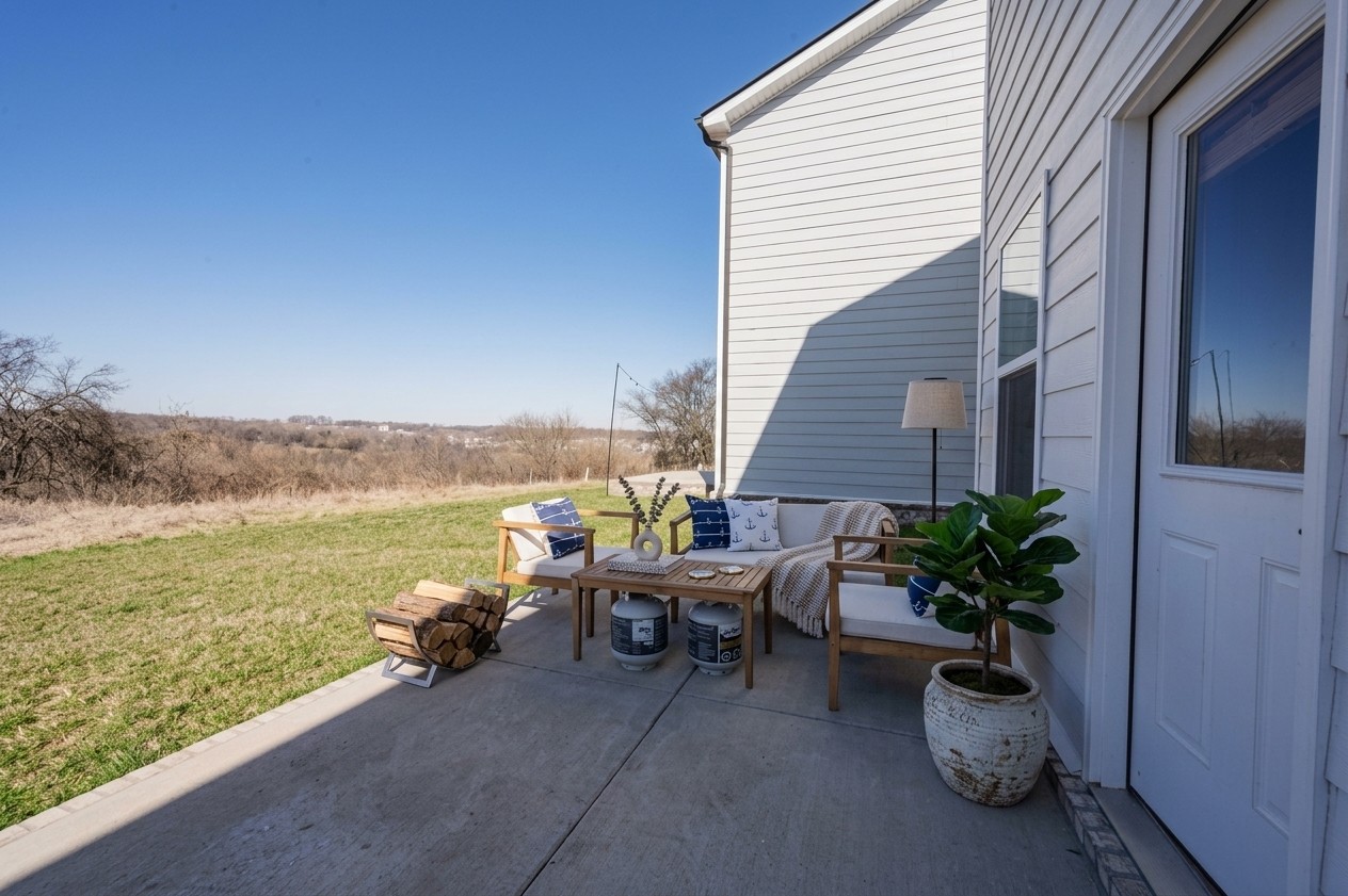 223 Land Breeze Dr, La Vergne, TN 37086