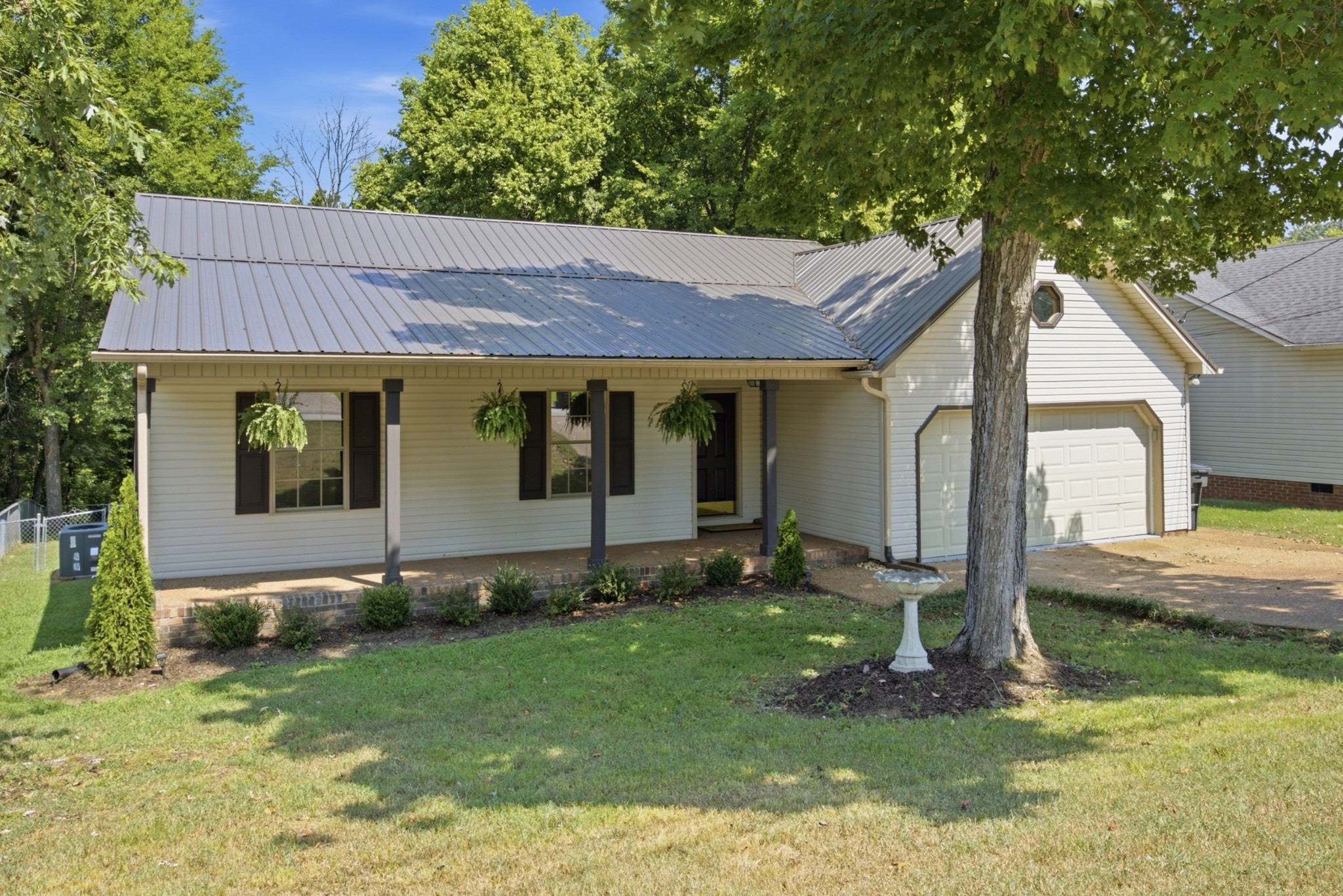 208 Valley Dr, Columbia, TN 38401