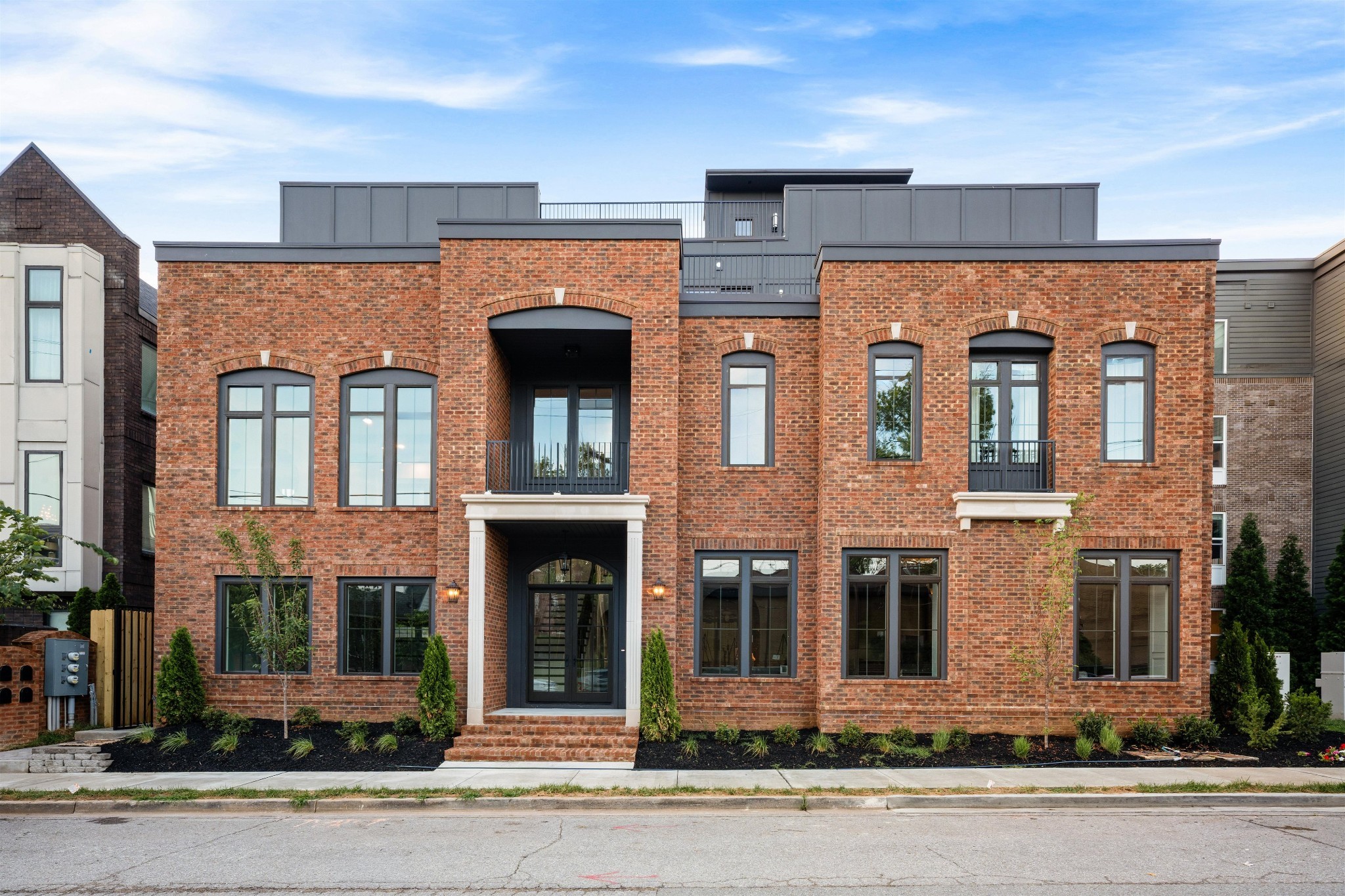 1208A Hawkins St, Nashville, TN 37203