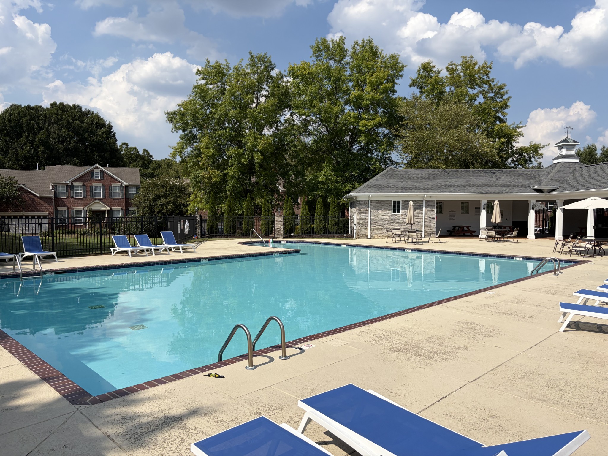 6965 Stone Run Dr, Nashville, TN 37211