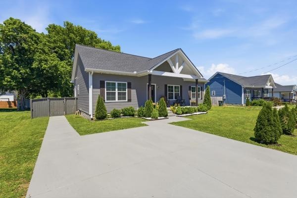 208 15th Ave E, Springfield, TN 37172