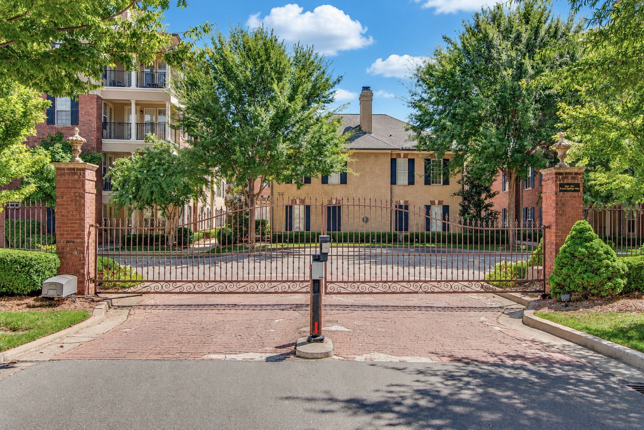 307 Seven Springs Way #102, Brentwood, TN 37027