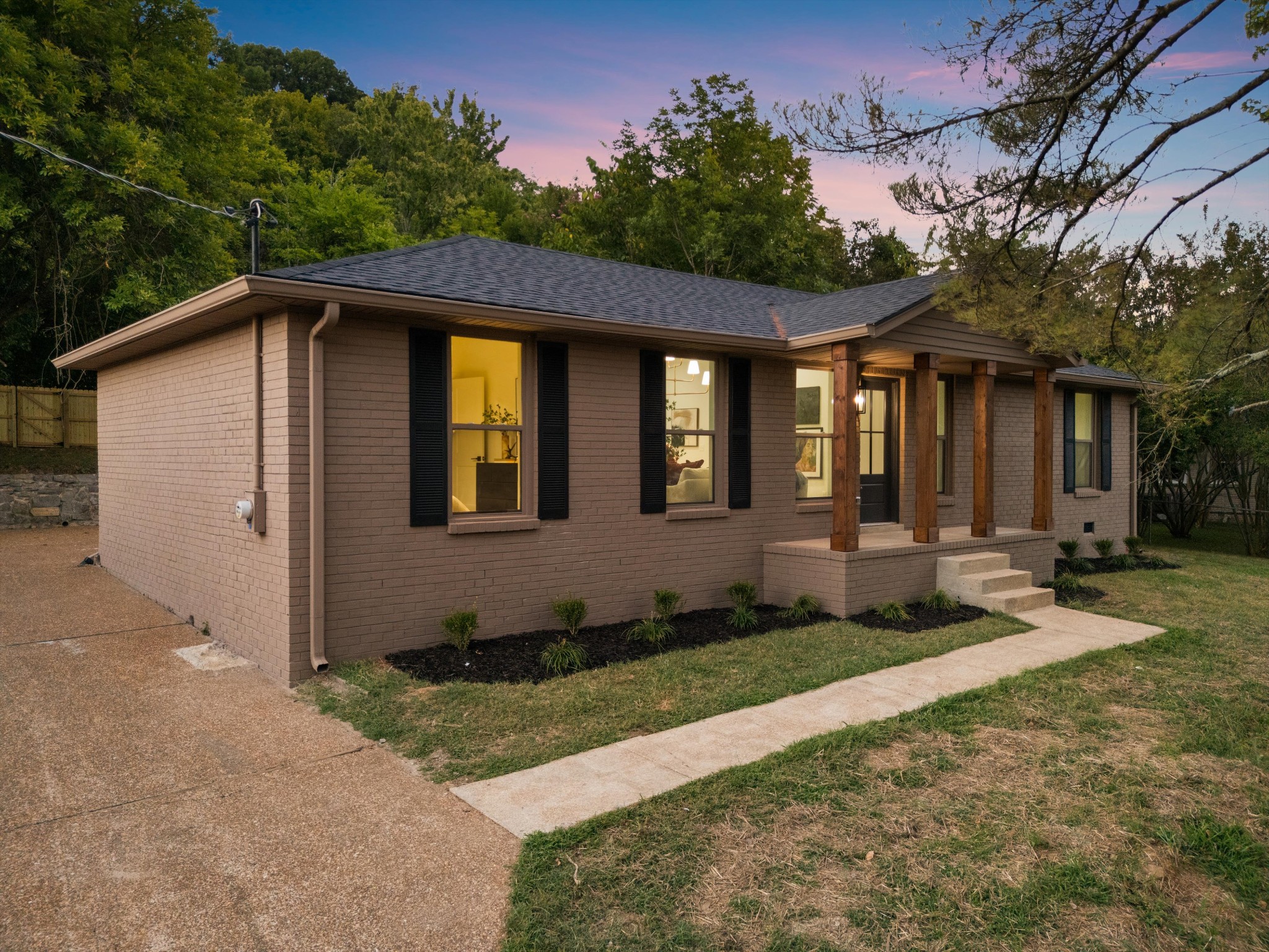 217 New Sawyer Brown Rd, Nashville, TN 37221