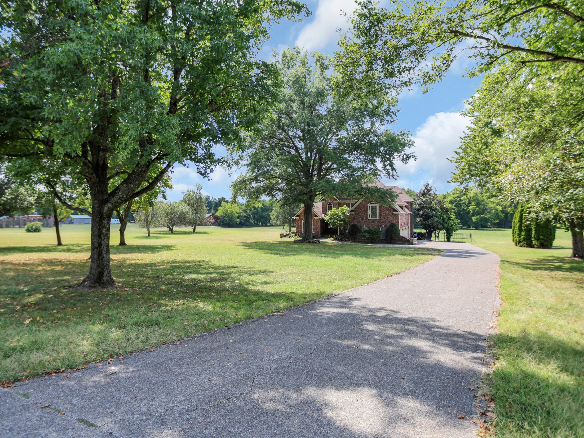 1405 Drakes Creek Rd, Hendersonville, TN 37075