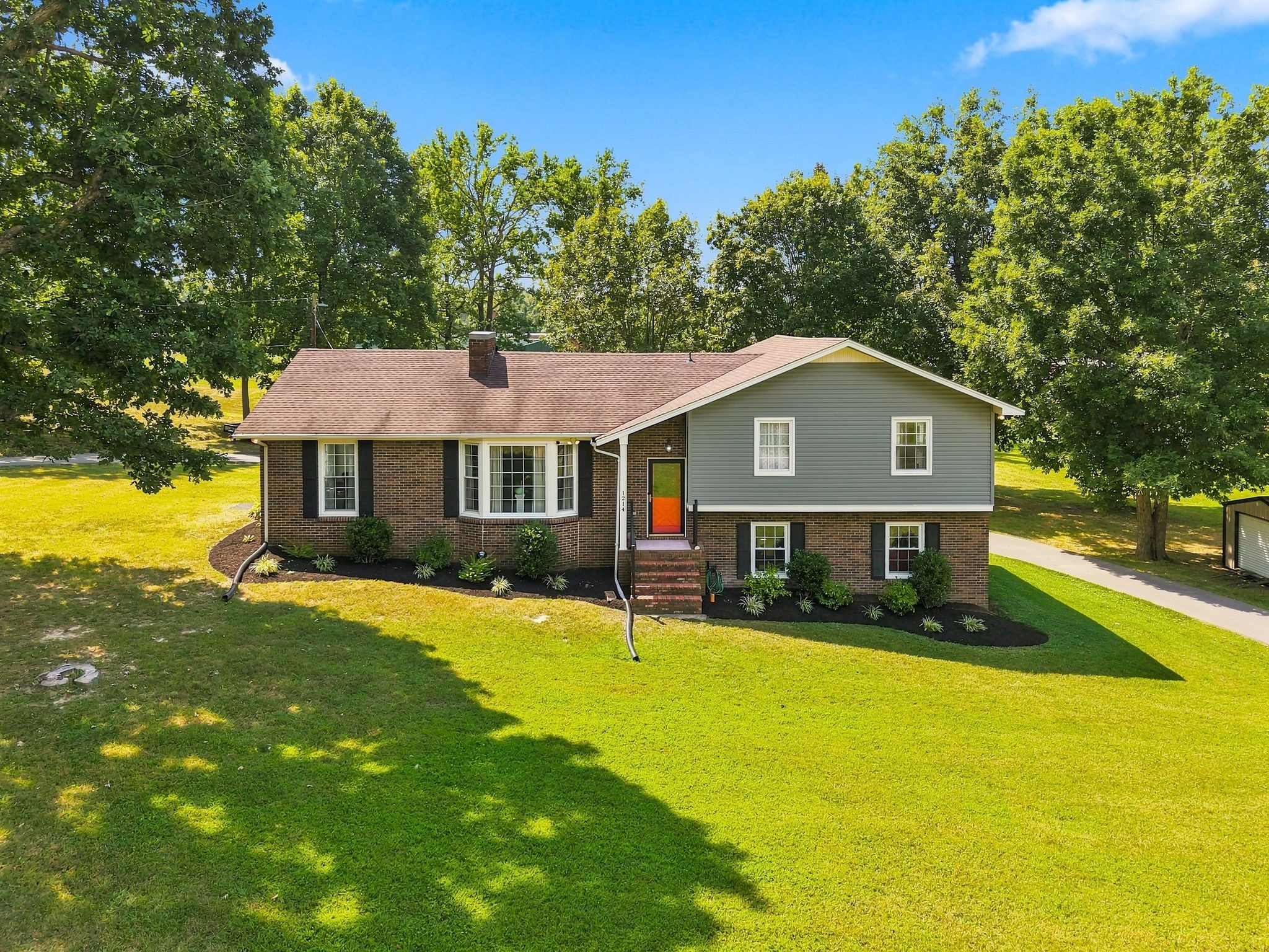 1214 Rainbow Cir, Westmoreland, TN 37186