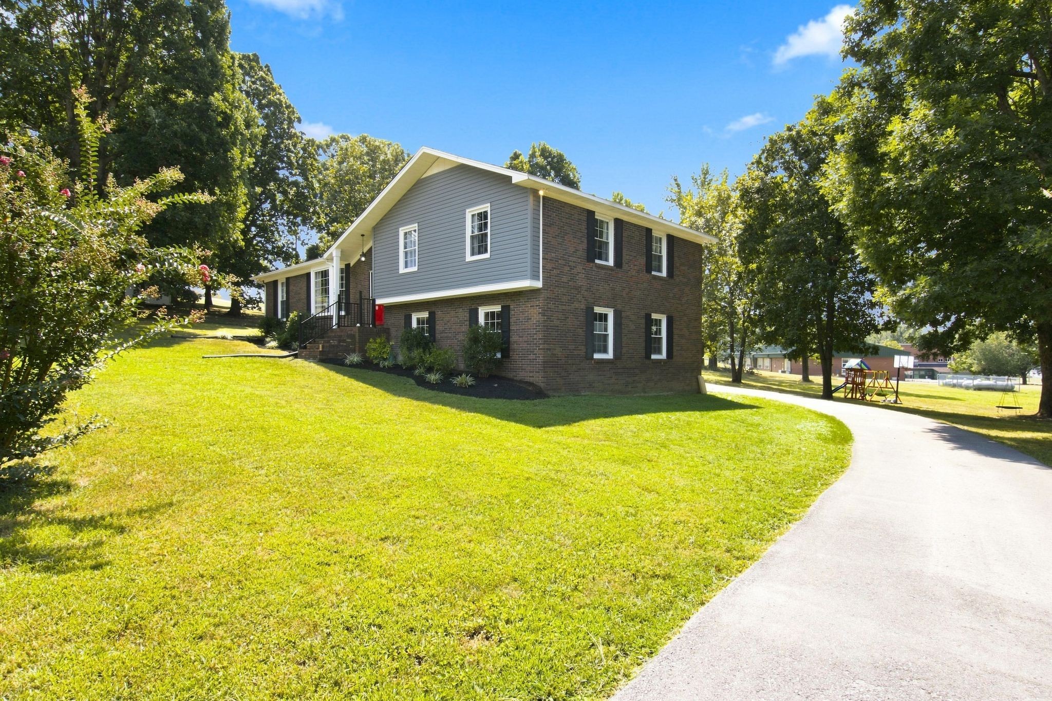 1214 Rainbow Cir, Westmoreland, TN 37186