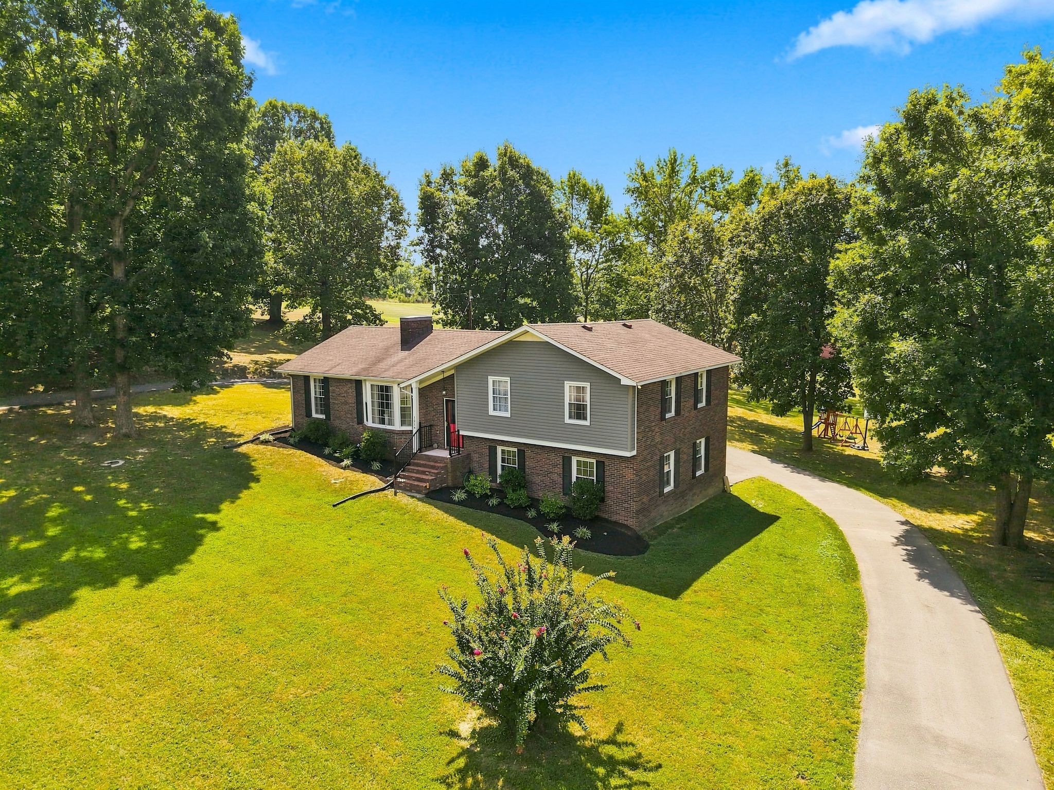 1214 Rainbow Cir, Westmoreland, TN 37186