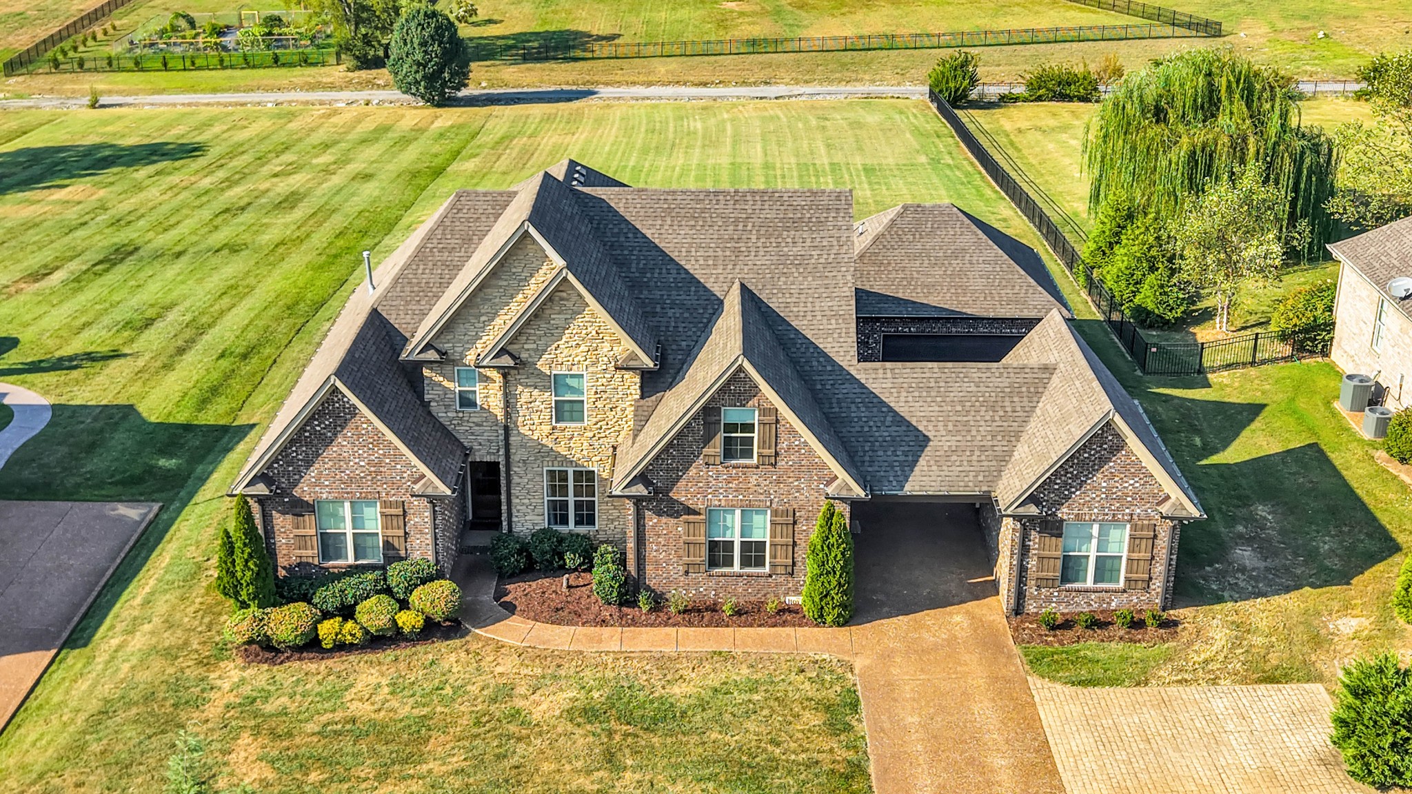 711 Shute Ln, Hendersonville, TN 37075