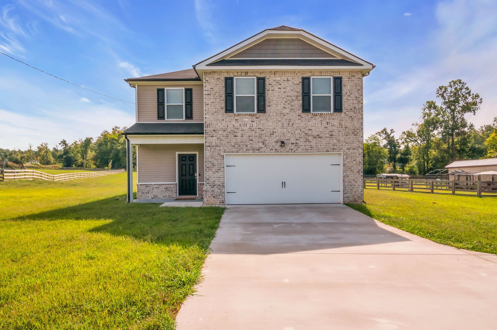 1055 E Piney Rd, Dickson, TN 37055