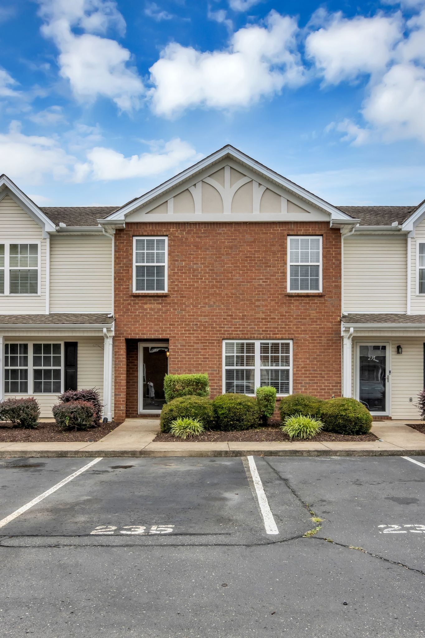 235 Arapaho Dr, Murfreesboro, TN 37128