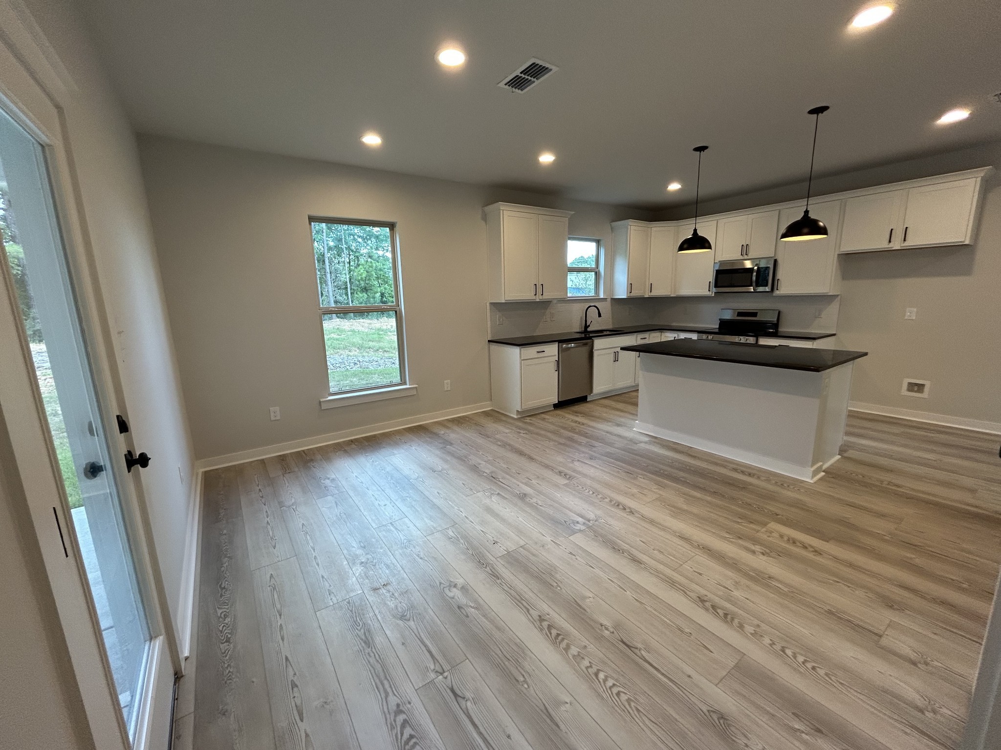 110 Florence Cv, Burns, TN 37029
