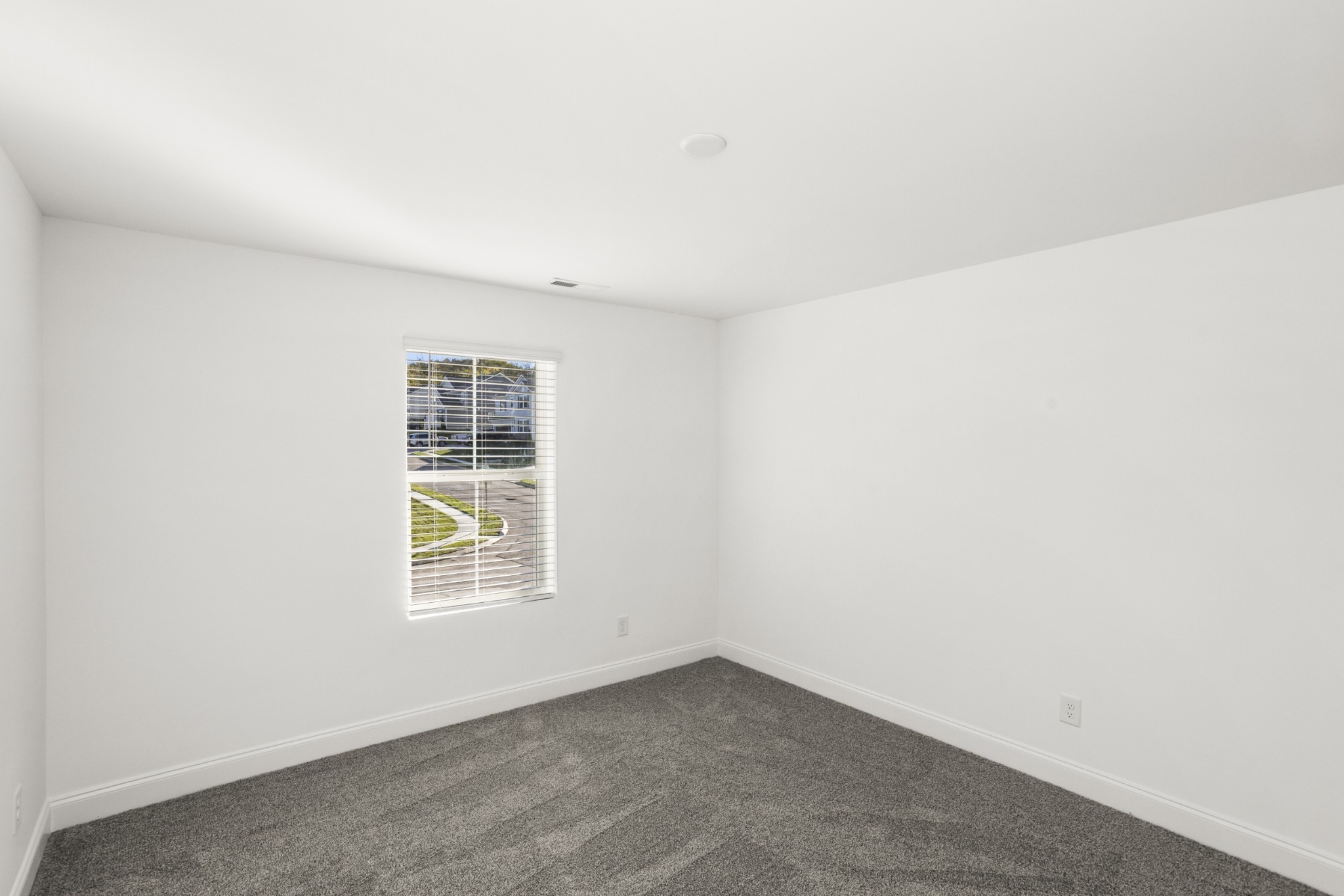 1560 Oak Springs Dr, Columbia, TN 38401