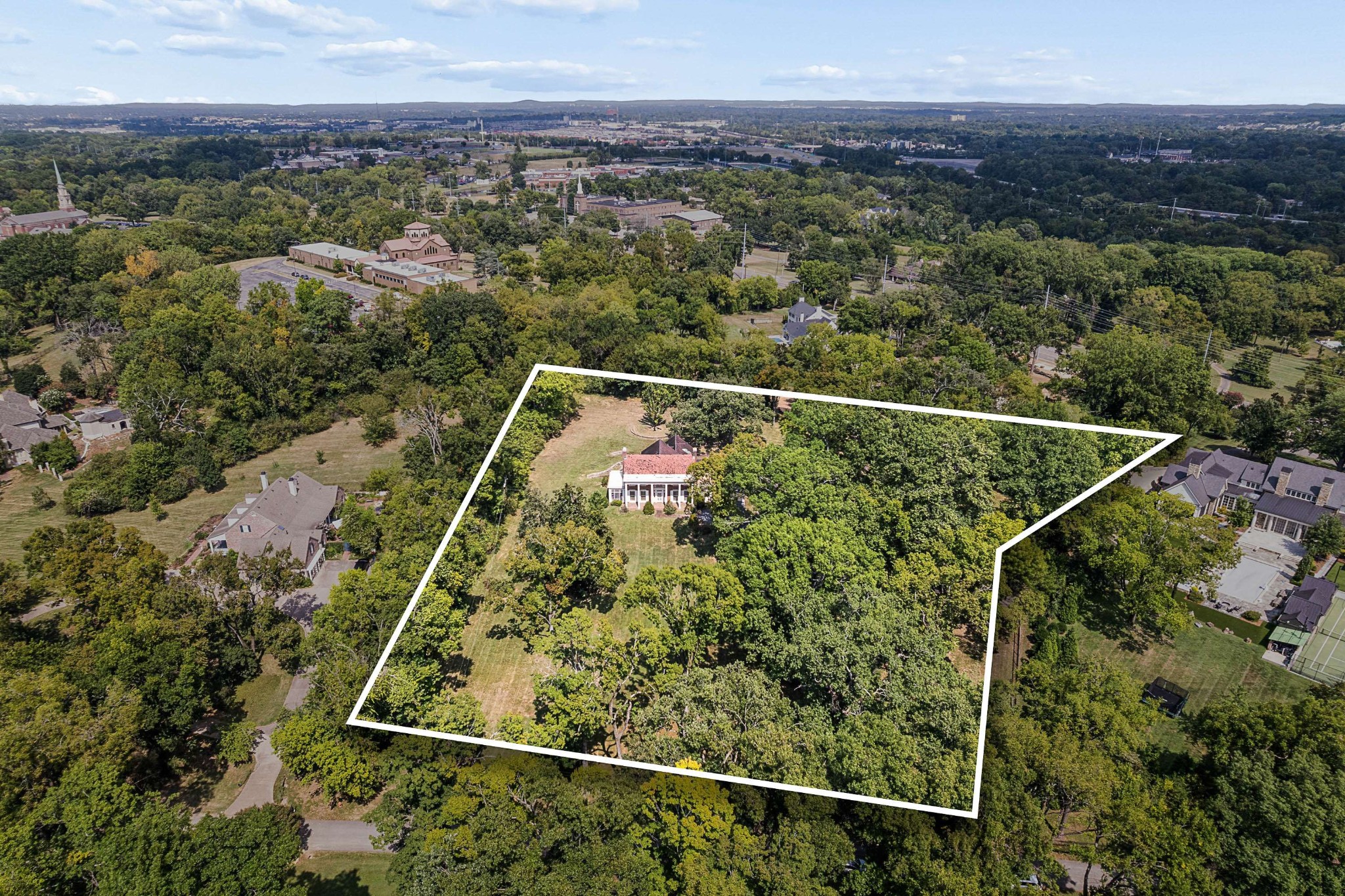820 Overton Ln, Nashville, TN 37220