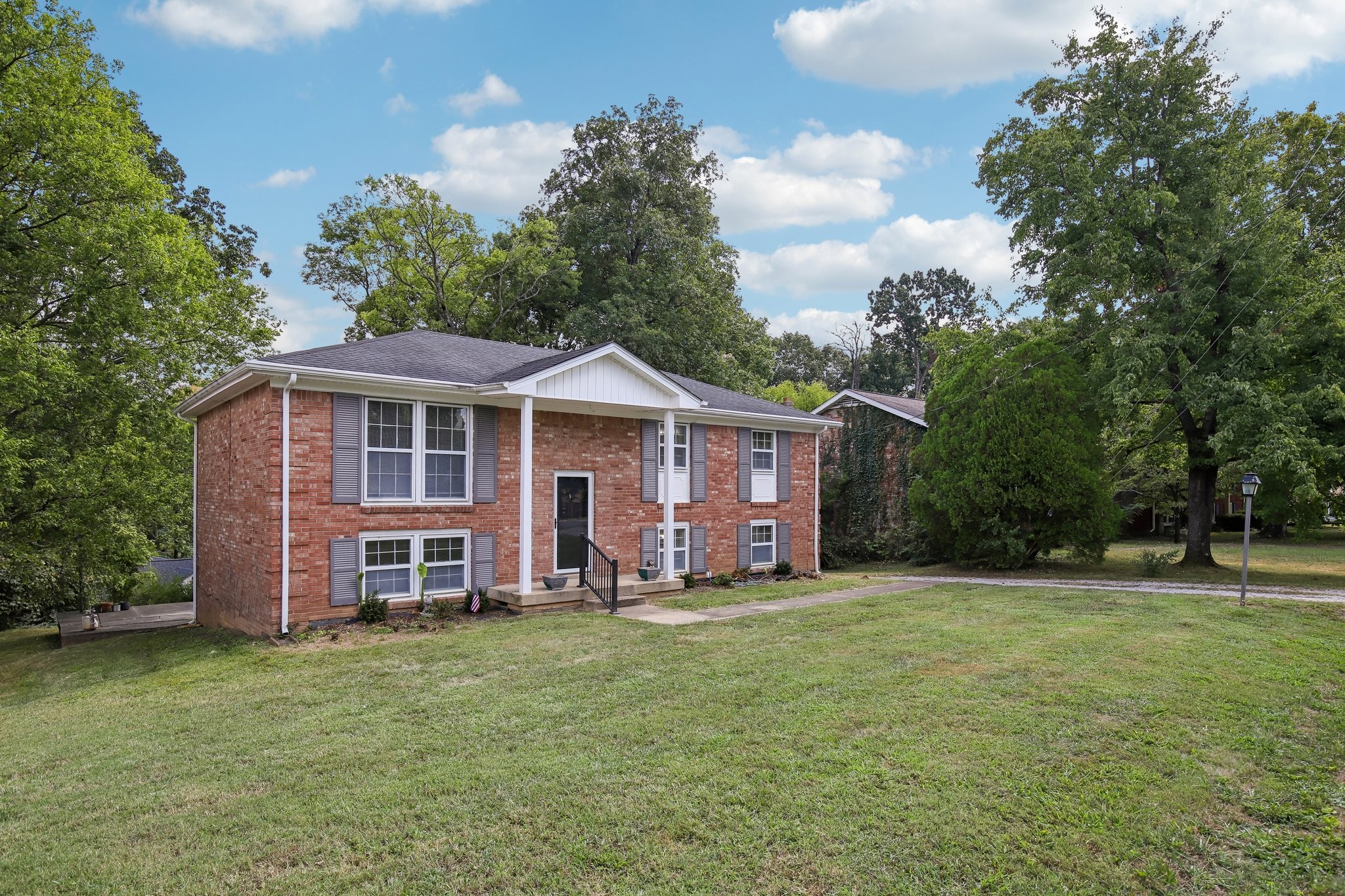 312 Honeyhill Dr, Nashville, TN 37217