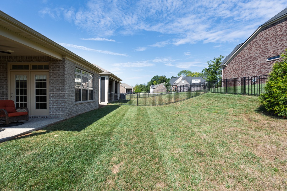 1048 Callaway Dr, Lebanon, TN 37087