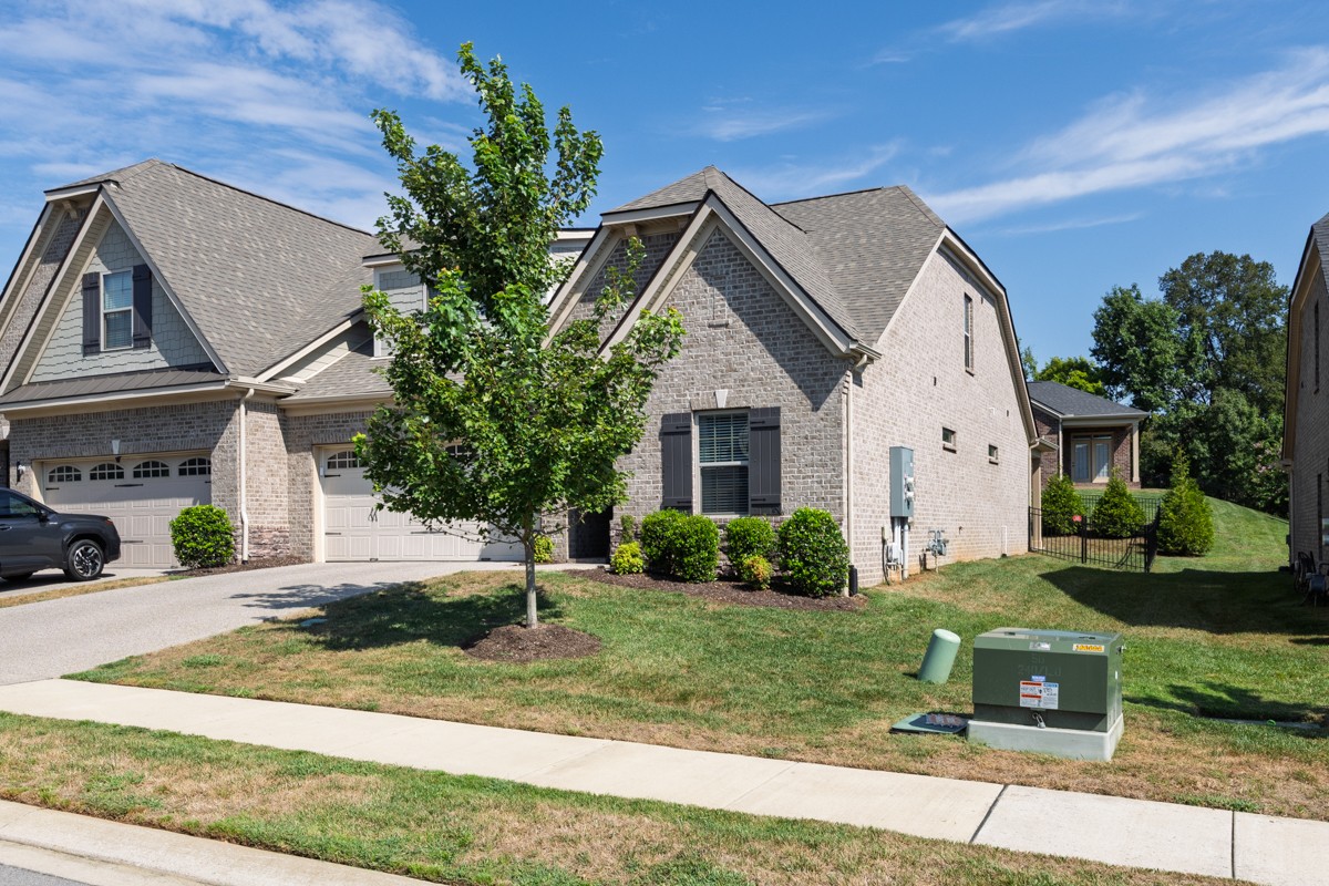 1048 Callaway Dr, Lebanon, TN 37087
