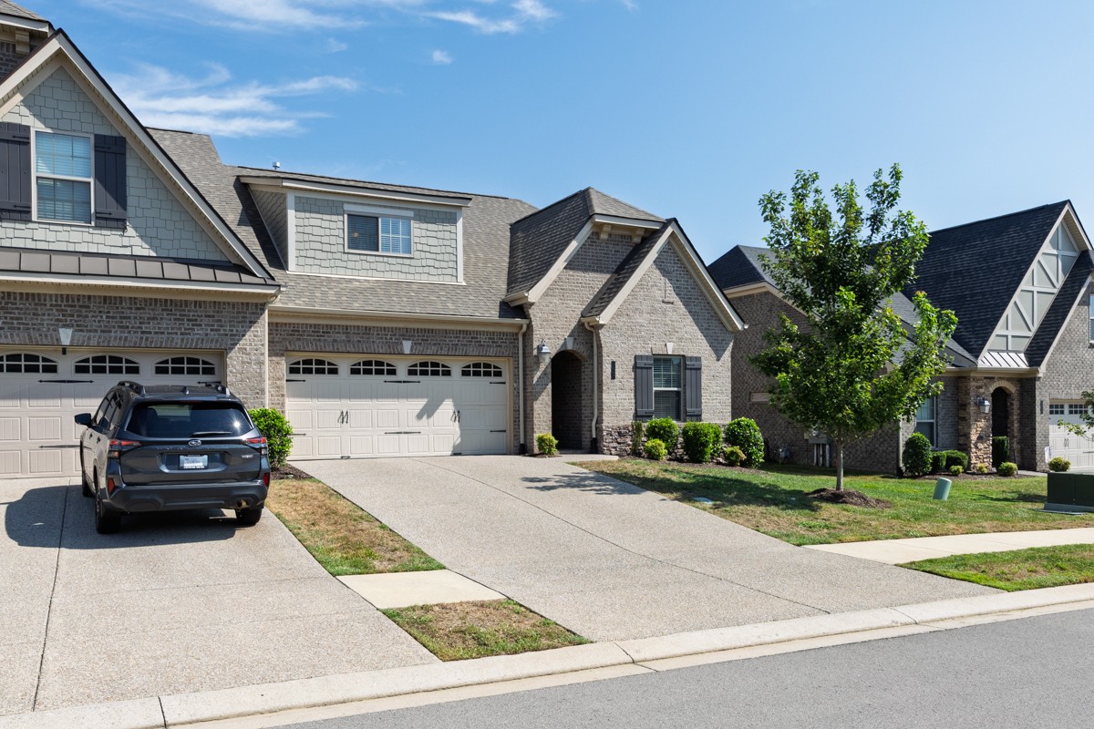 1048 Callaway Dr, Lebanon, TN 37087
