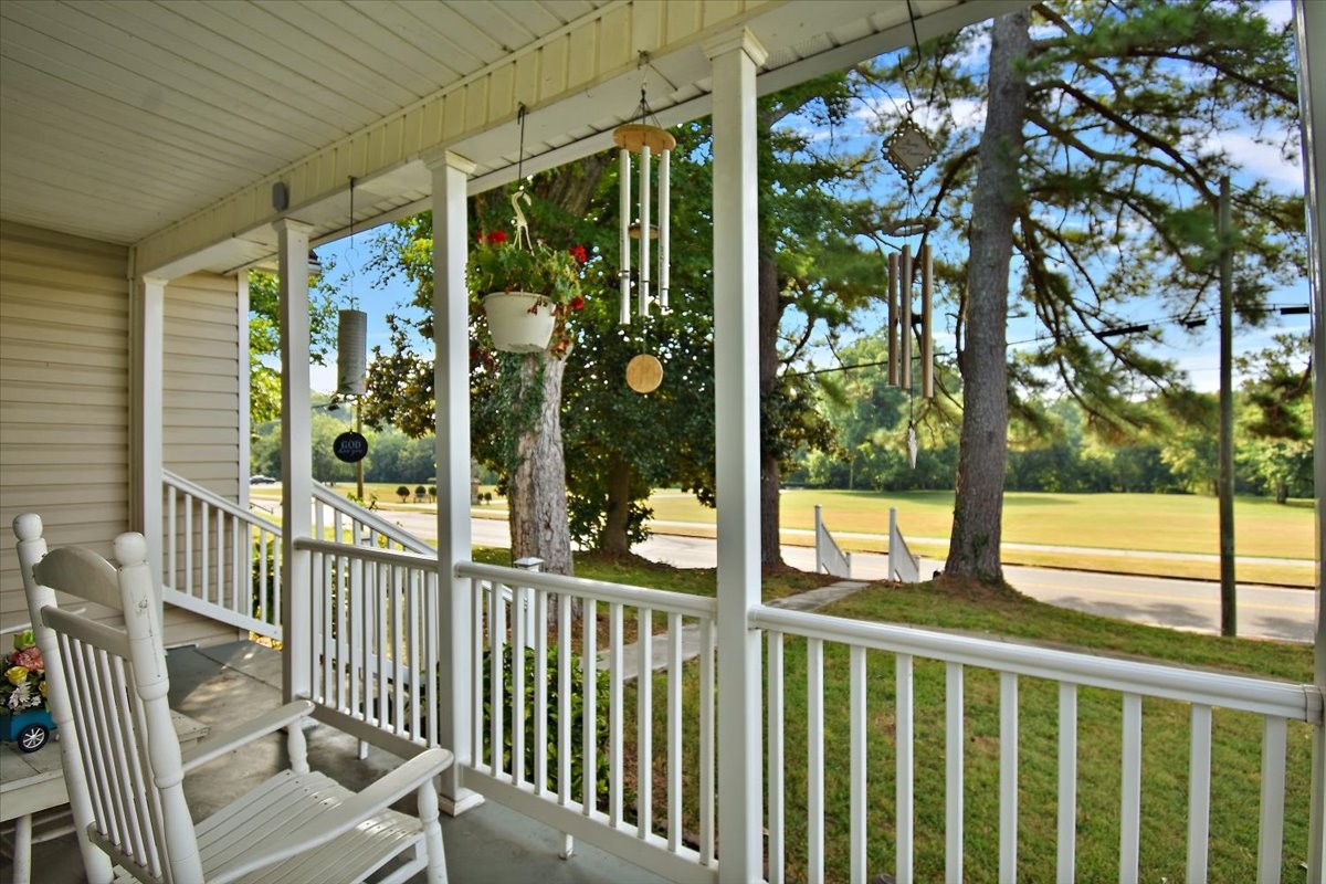 211 Riverside Dr, Columbia, TN 38401