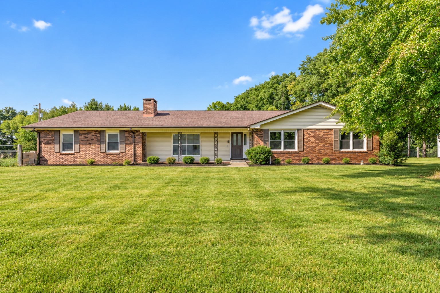 1100 Pleasant Valley Rd, Chapmansboro, TN 37035