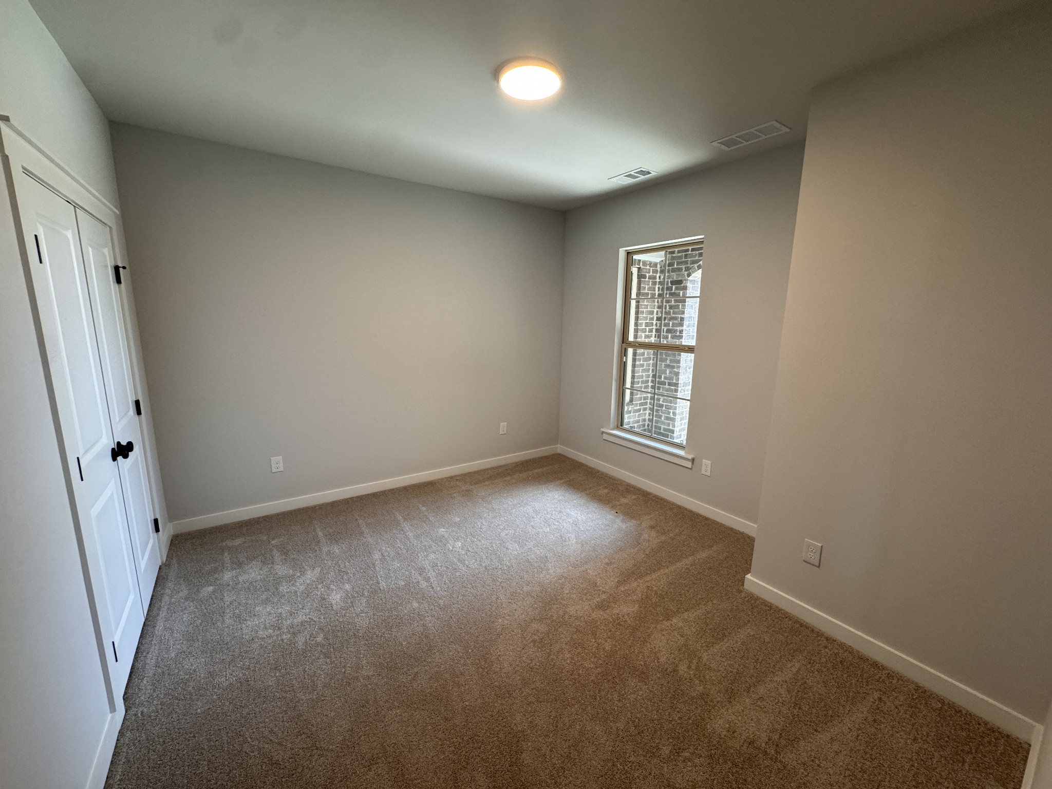 561 W Foxrun, Springfield, TN 37172