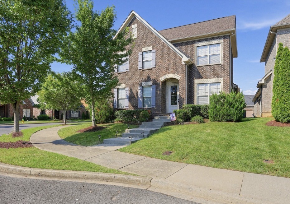 1099 Paddock Park Cir, Gallatin, TN 37066