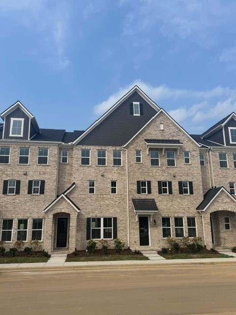 5608 Redcliffe Al, Thompsons Station, TN 37179