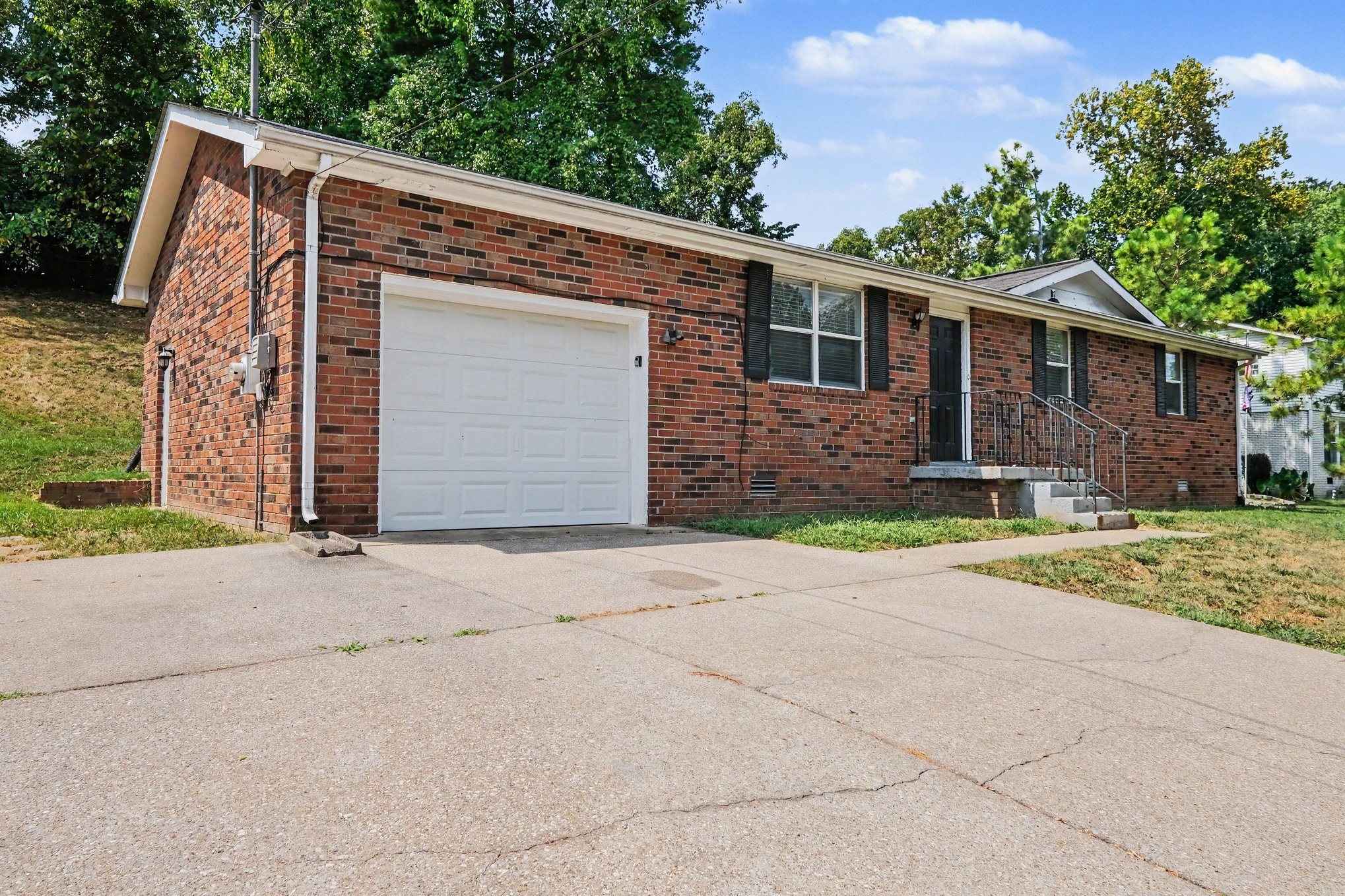 636 Frankfort Dr, Hermitage, TN 37076