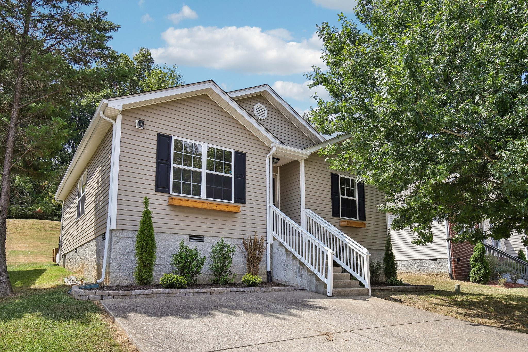 677 Belgium Dr, Hermitage, TN 37076