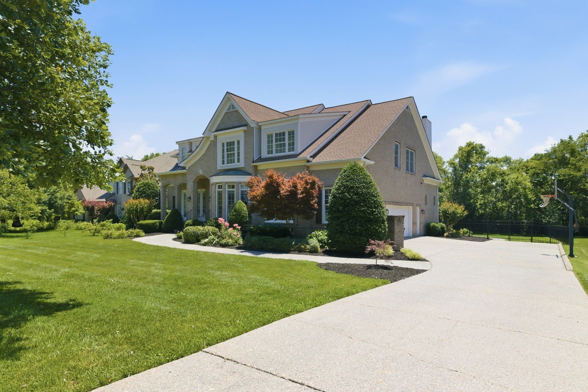 1728 Surrey Dr, Brentwood, TN 37027