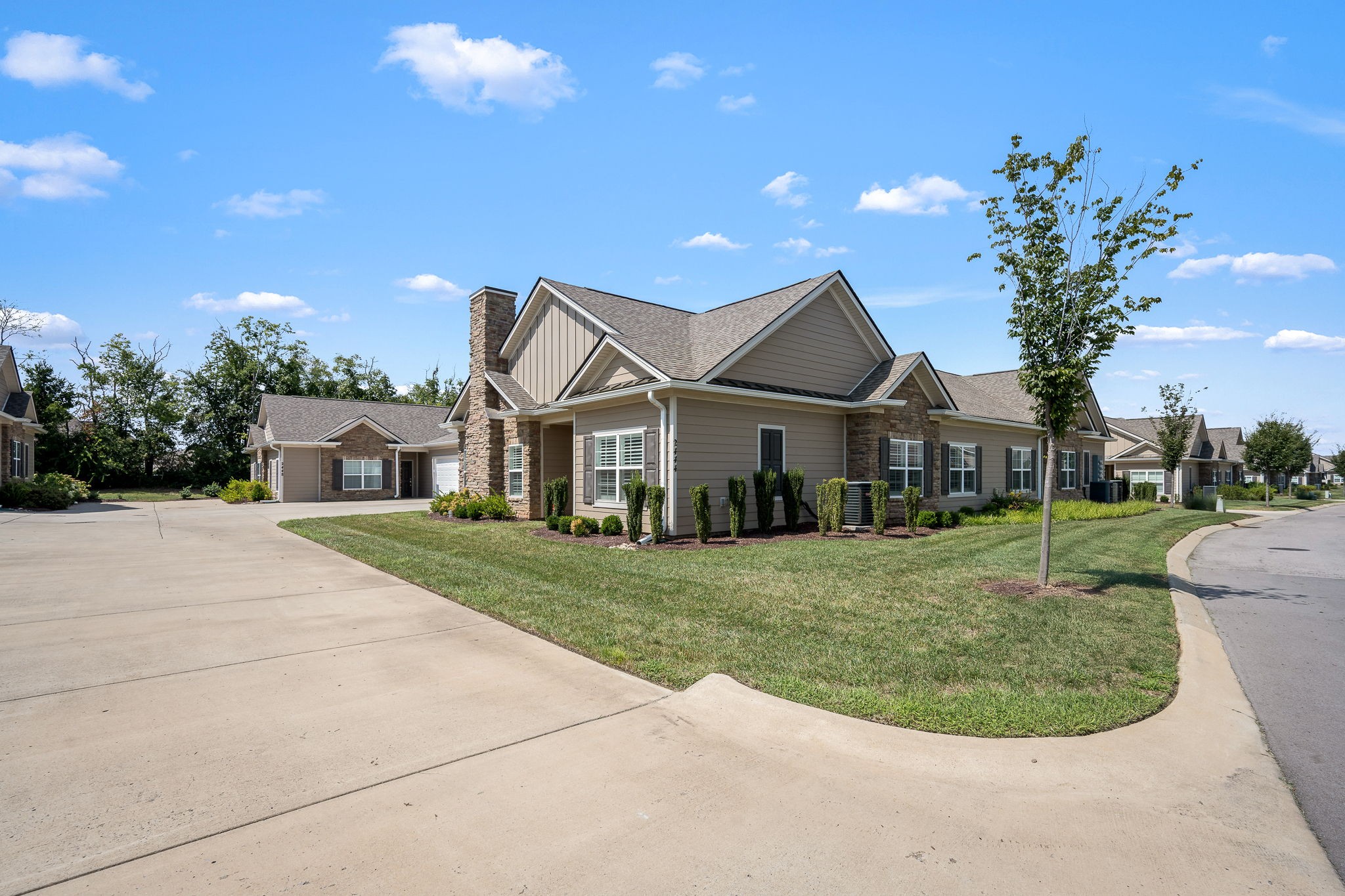 2444 Stonecenter Ln, Murfreesboro, TN 37128