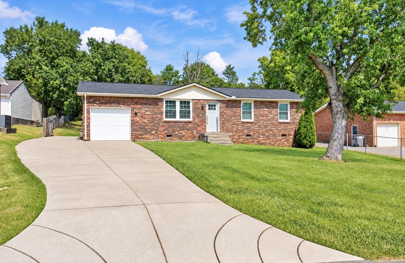 109 S Valley Rd, Hendersonville, TN 37075