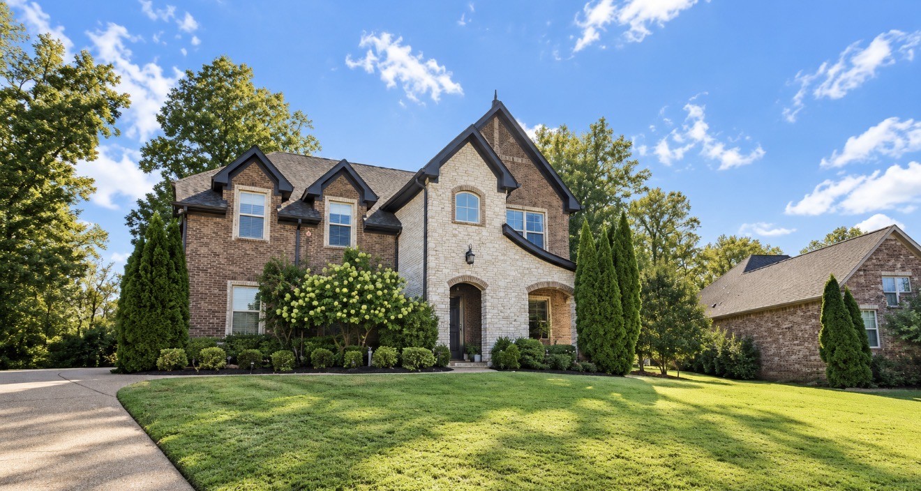 1084 Summerstar Cir, Gallatin, TN 37066