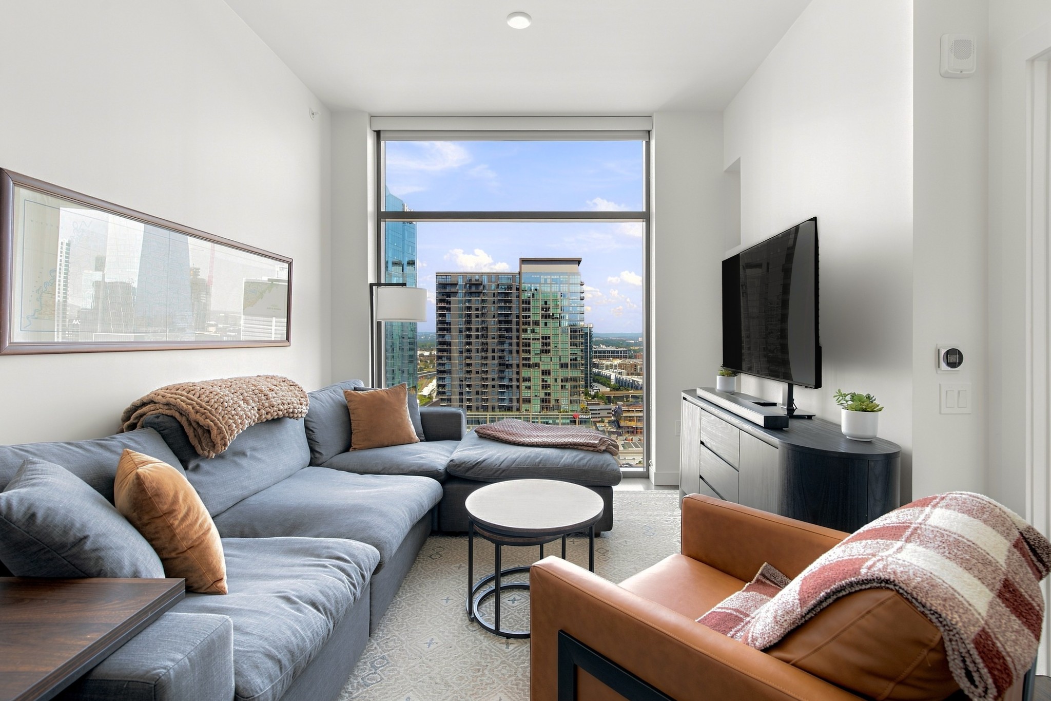 1212 Demonbreun St #1811, Nashville, TN 37203