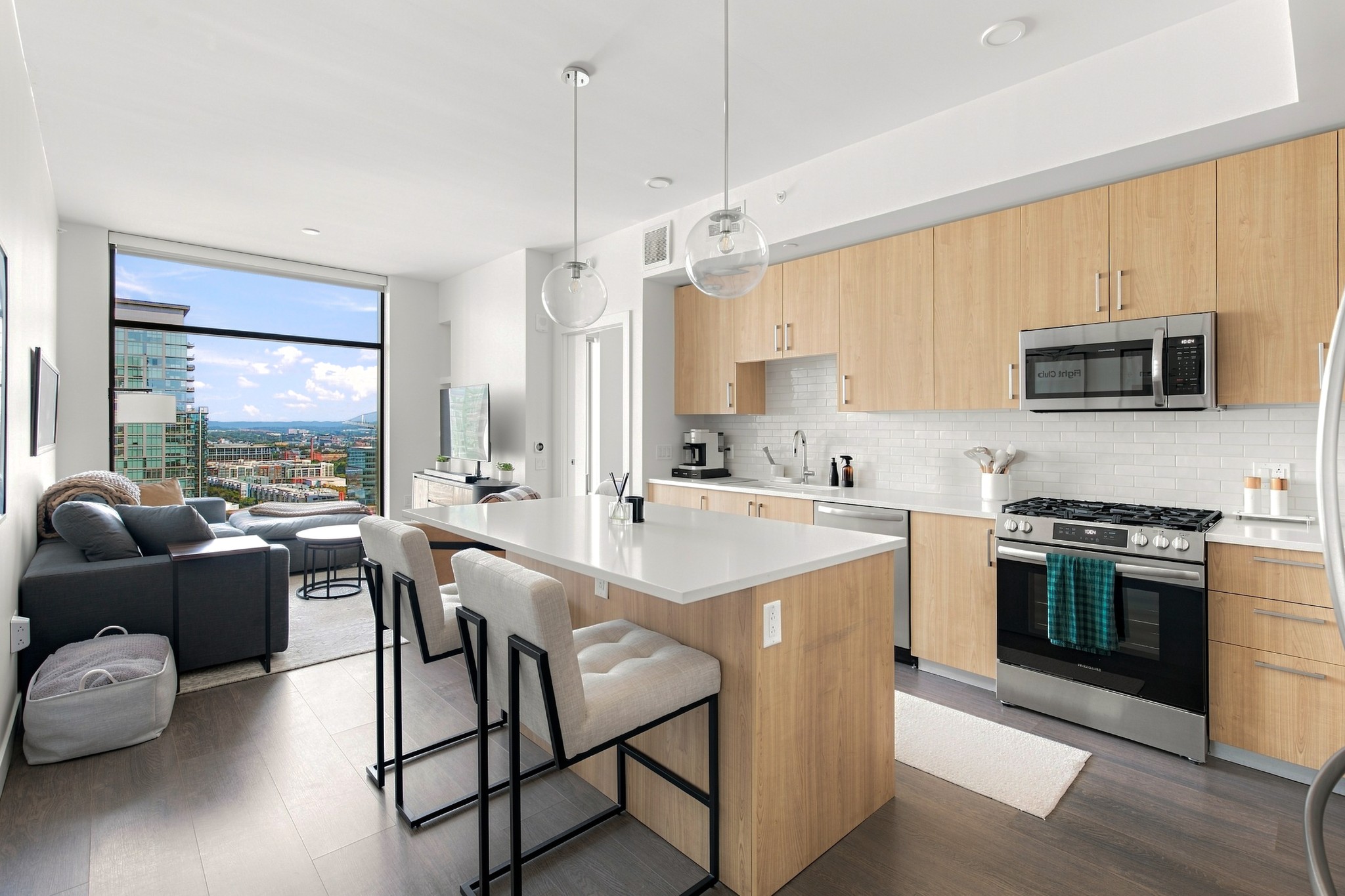 1212 Demonbreun St #1811, Nashville, TN 37203