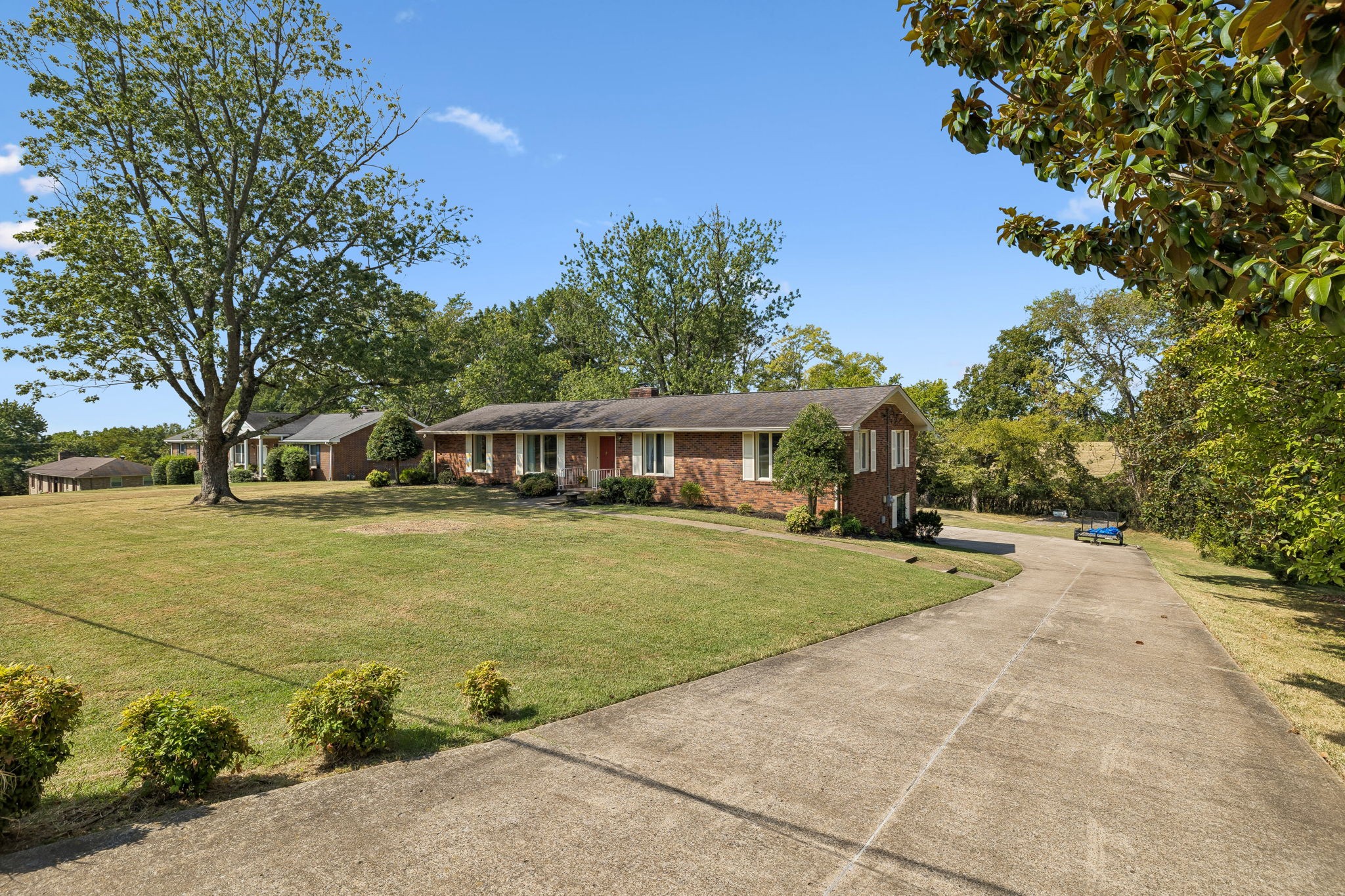 105 Stuart Dr, Hendersonville, TN 37075