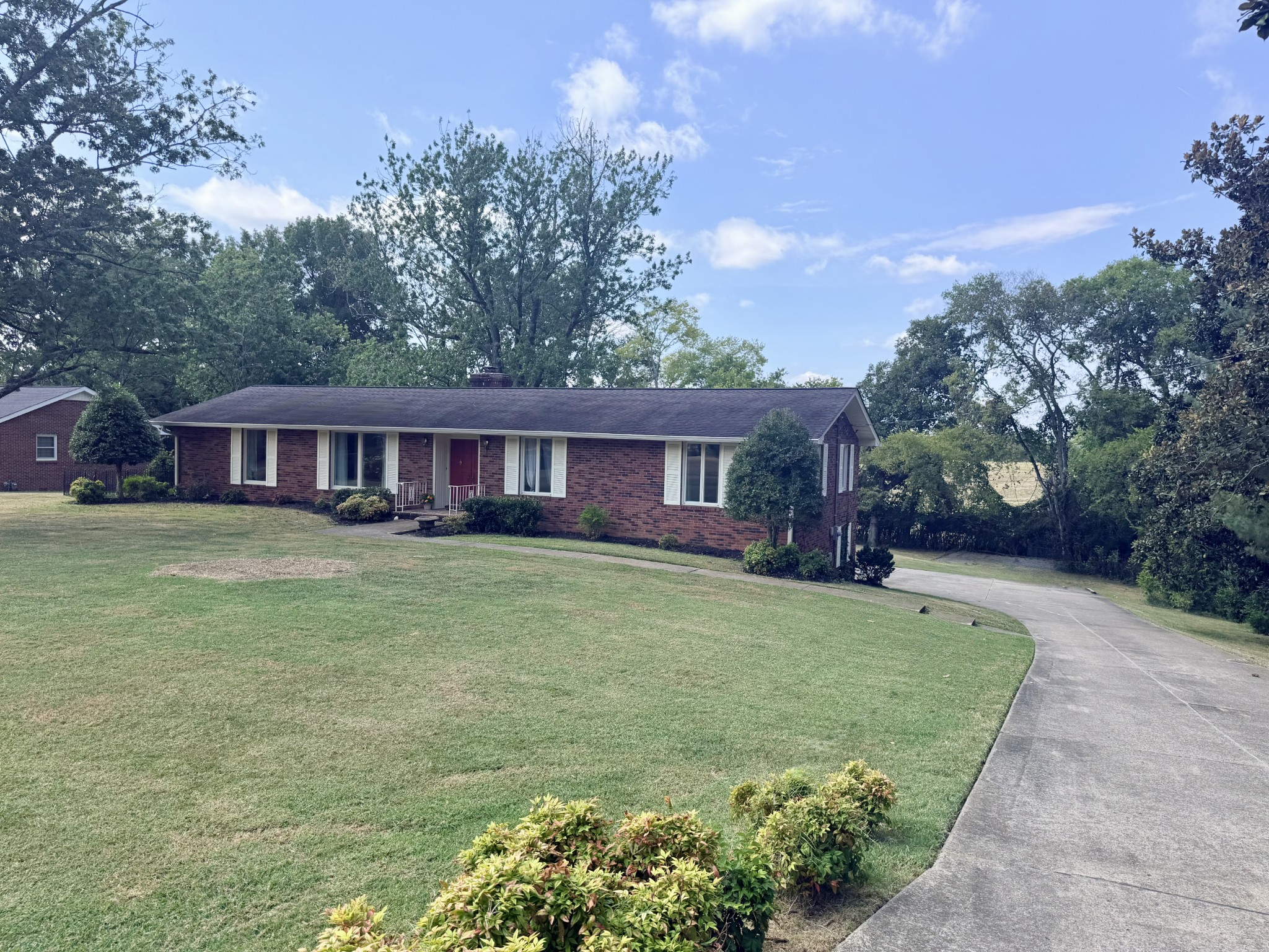 105 Stuart Dr, Hendersonville, TN 37075
