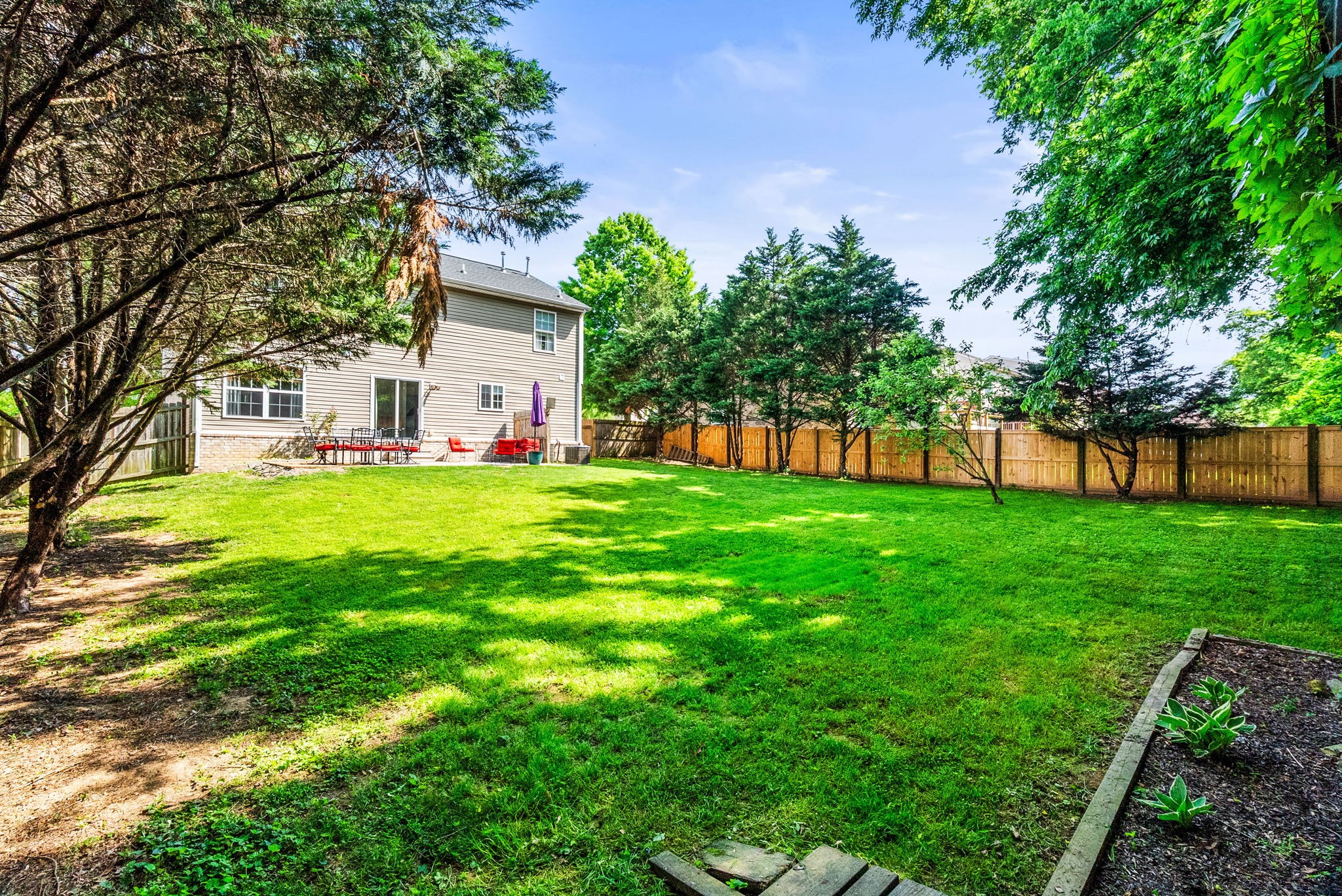 661 Smoky Mountains Dr, Gallatin, TN 37066