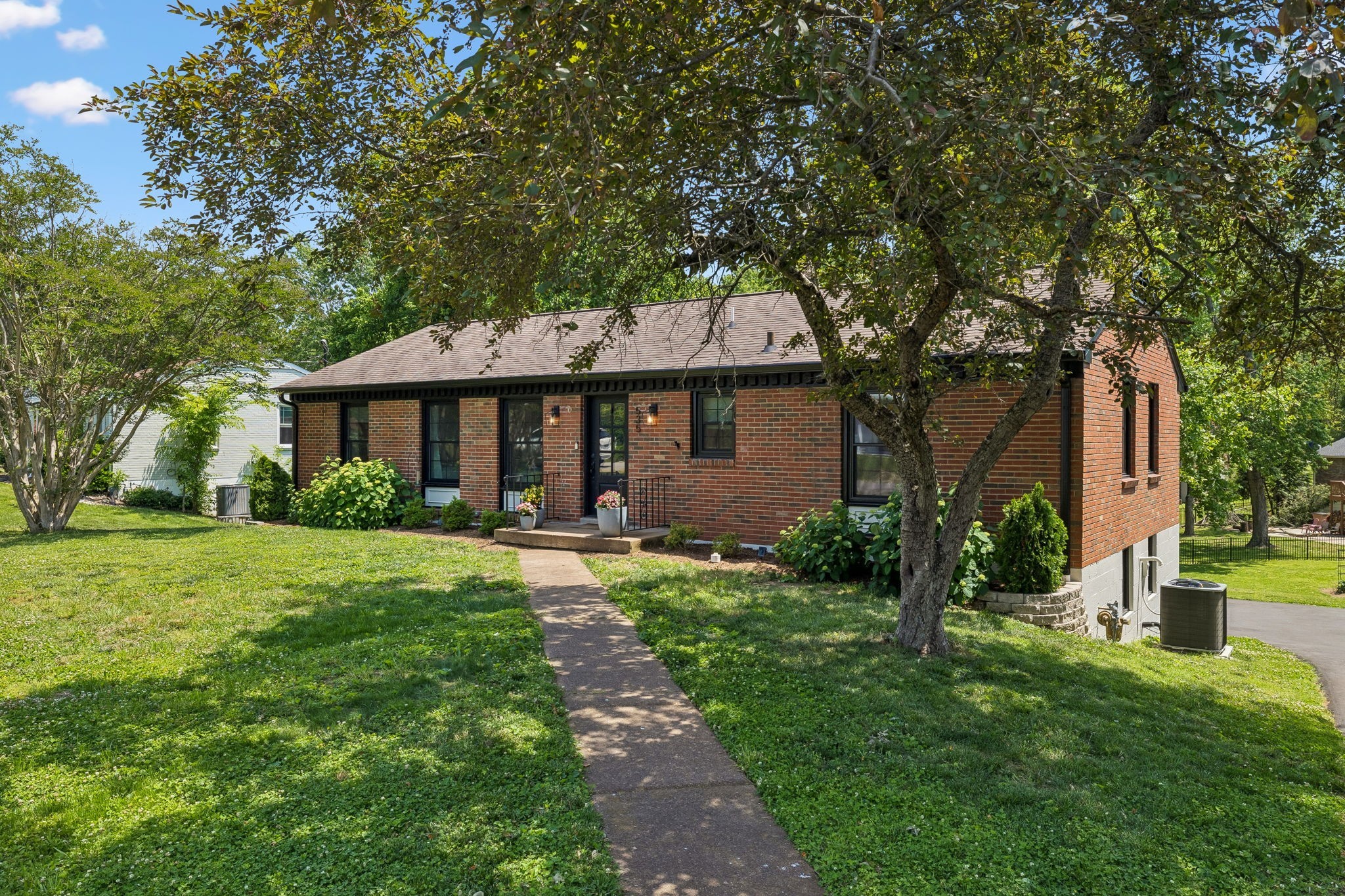 535 Richmar Dr, Nashville, TN 37211