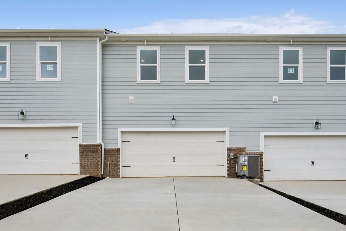 2599 Peaceful Valley Dr, Columbia, TN 38401