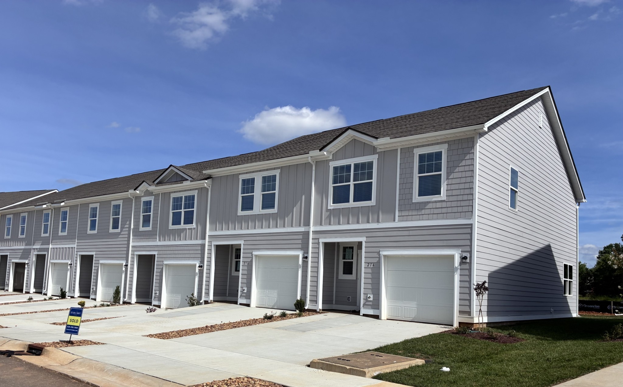245 Darlington Dr, Dickson, TN 37055