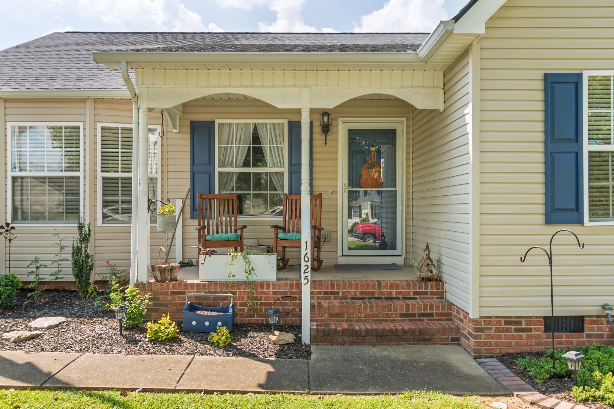 1625 Joel Dr, Columbia, TN 38401