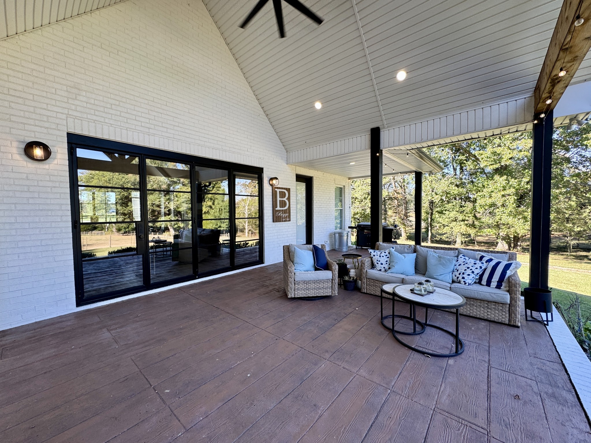 418 Creekmore Rd, Cottontown, TN 37048