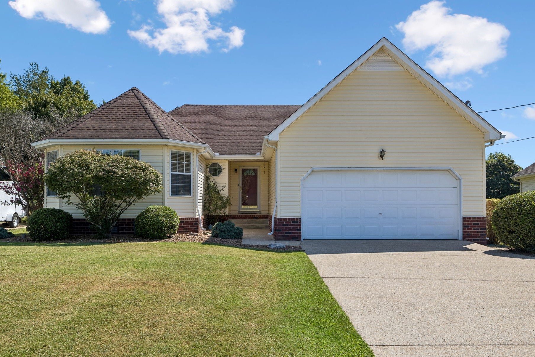 241 Heritage Cir E, La Vergne, TN 37086