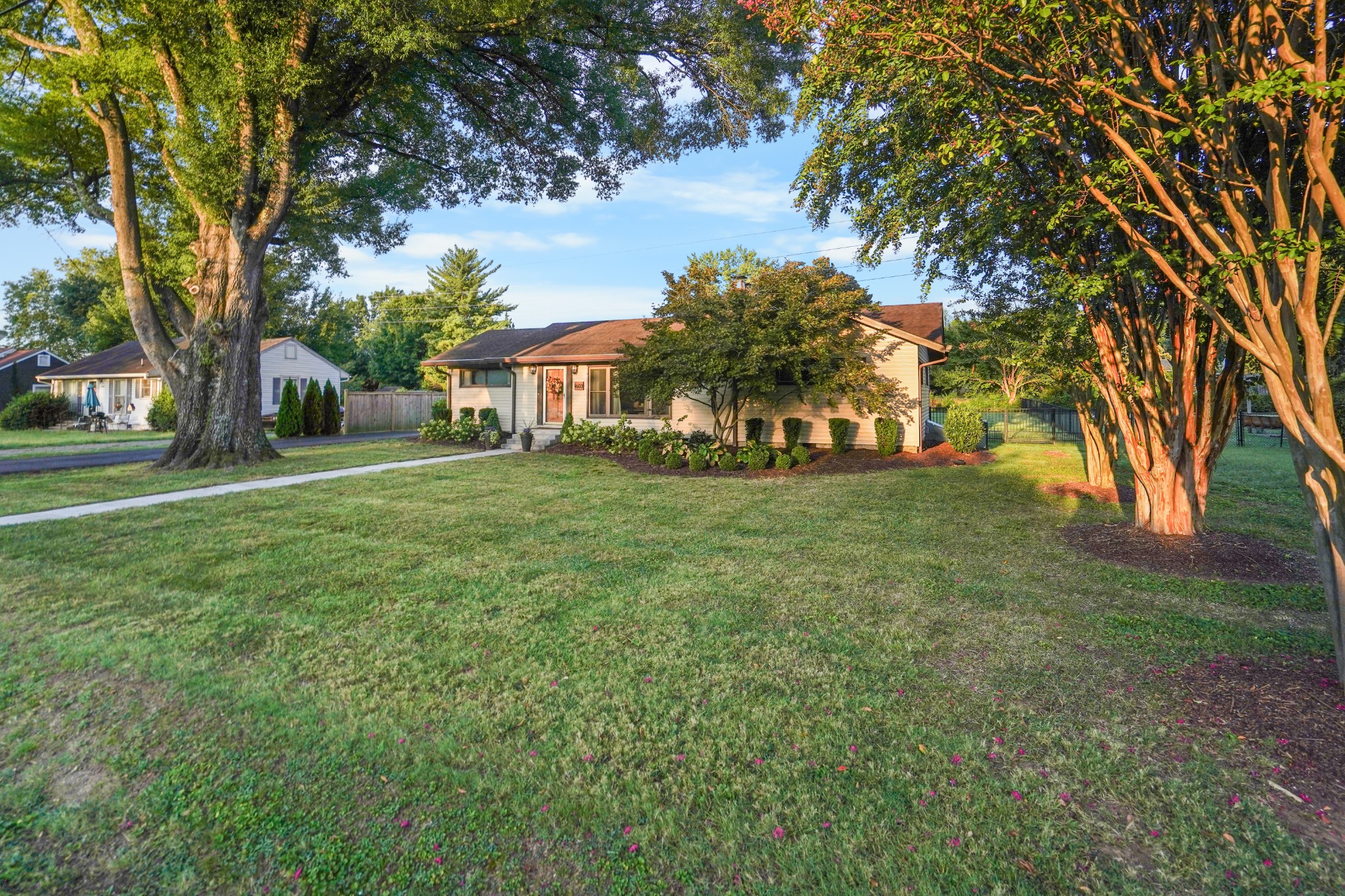 1603 Hilldale Dr, Murfreesboro, TN 37129